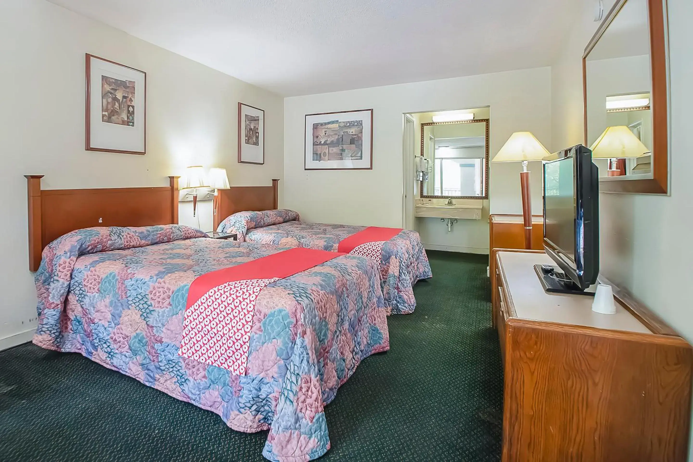 Bedroom, Bed in Hotel O Daylight Inn Elkhart I-90, IN