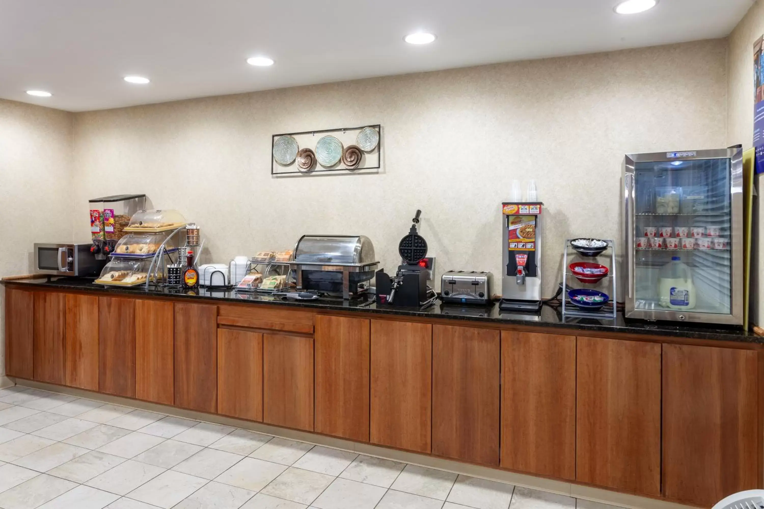 Buffet breakfast in Days Inn by Wyndham Wooster Buffet breakfast in Days Inn by Wyndham Wooster