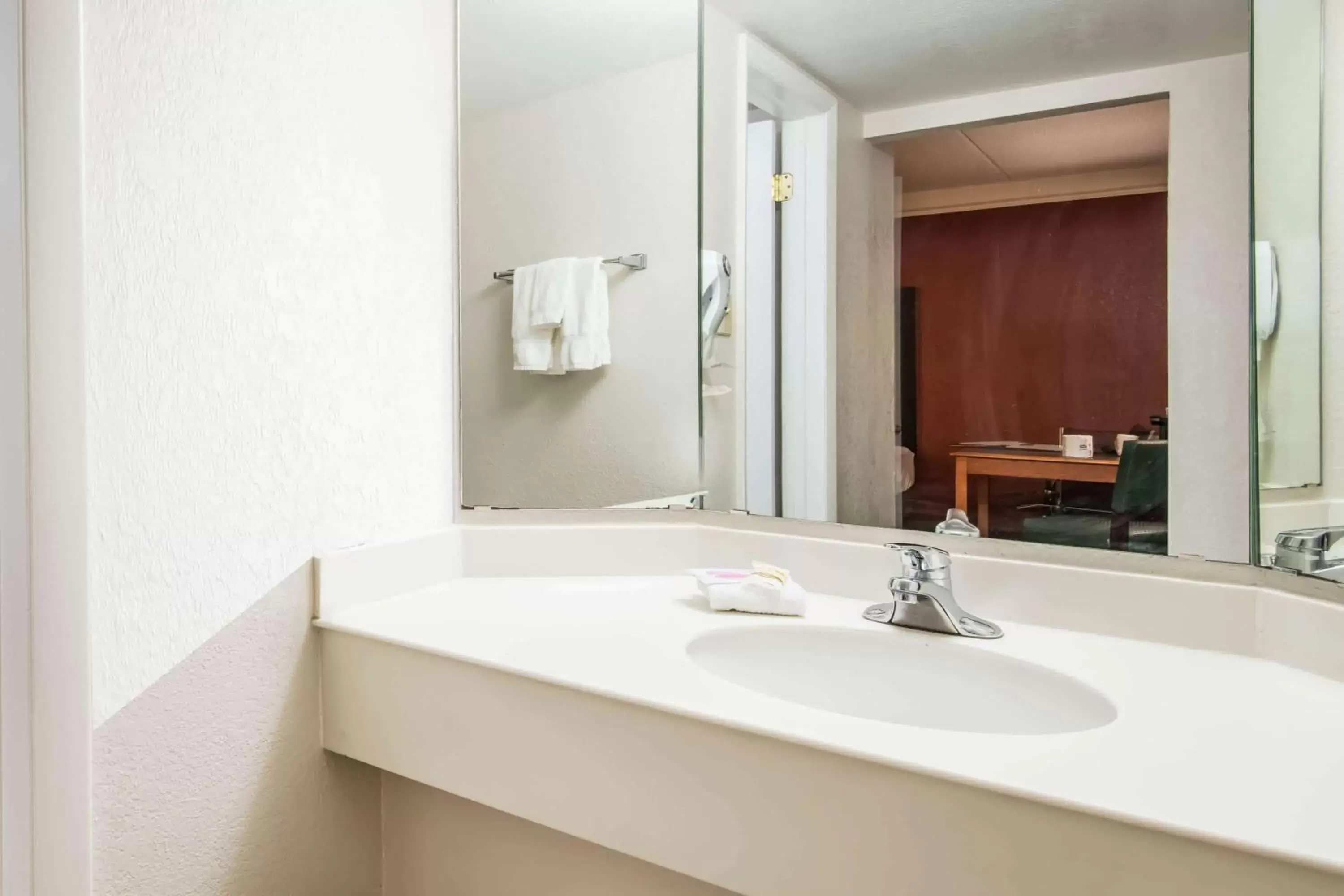 Bathroom in La Quinta Inn by Wyndham Colorado Springs Garden of the Gods