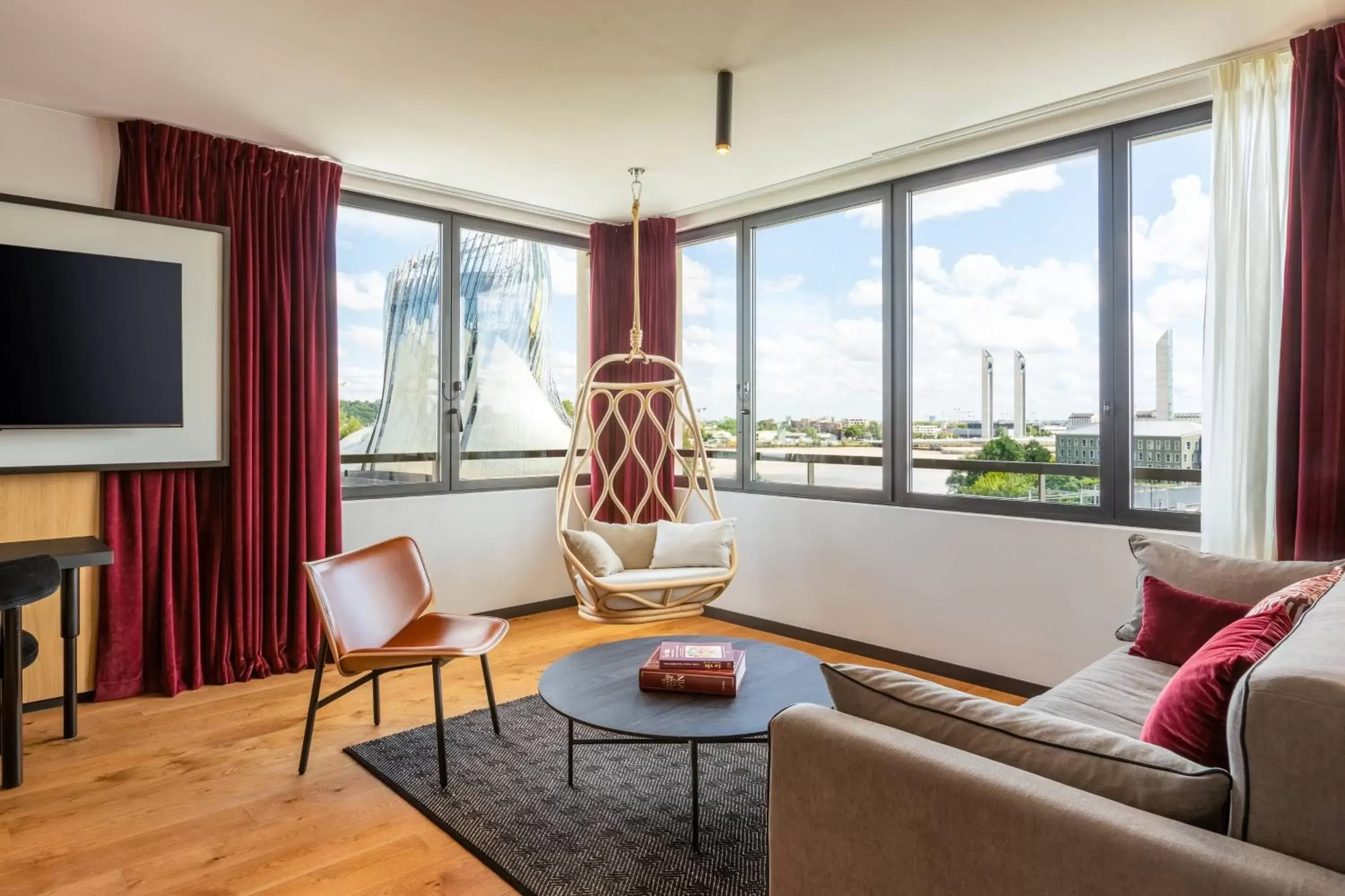 Living room, Seating Area in Renaissance Bordeaux Hotel