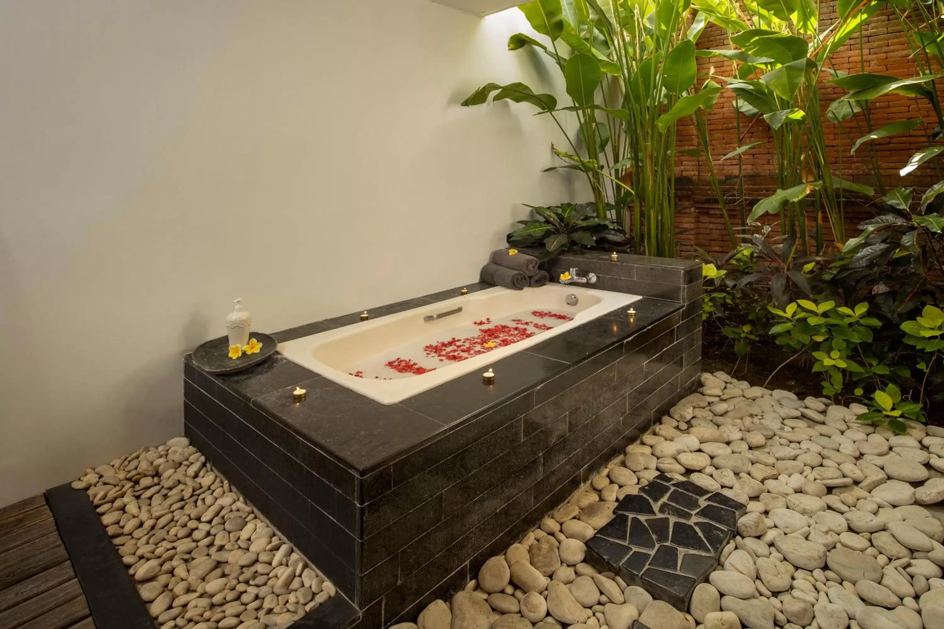 Spa and wellness centre/facilities in Away Bali Legian Camakila Resort