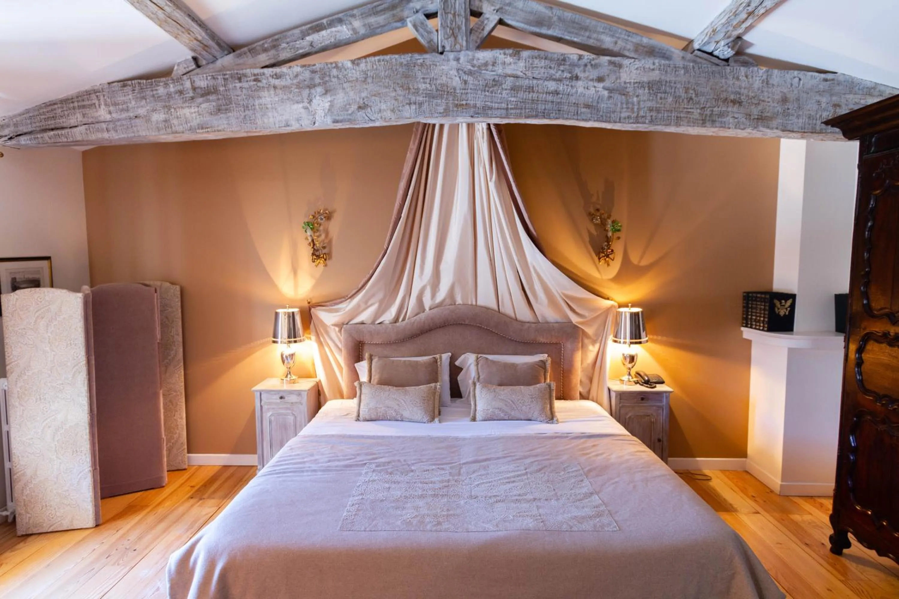 Bed in Chateau de Lantic