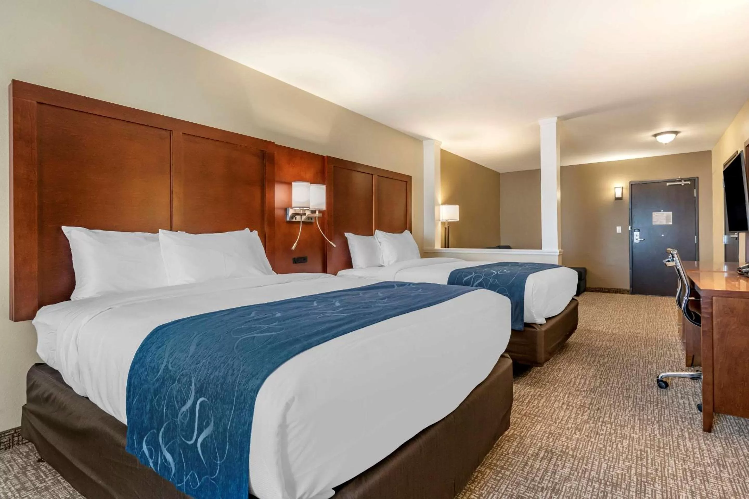 Bedroom, Bed in Comfort Suites Daytona Beach-Speedway