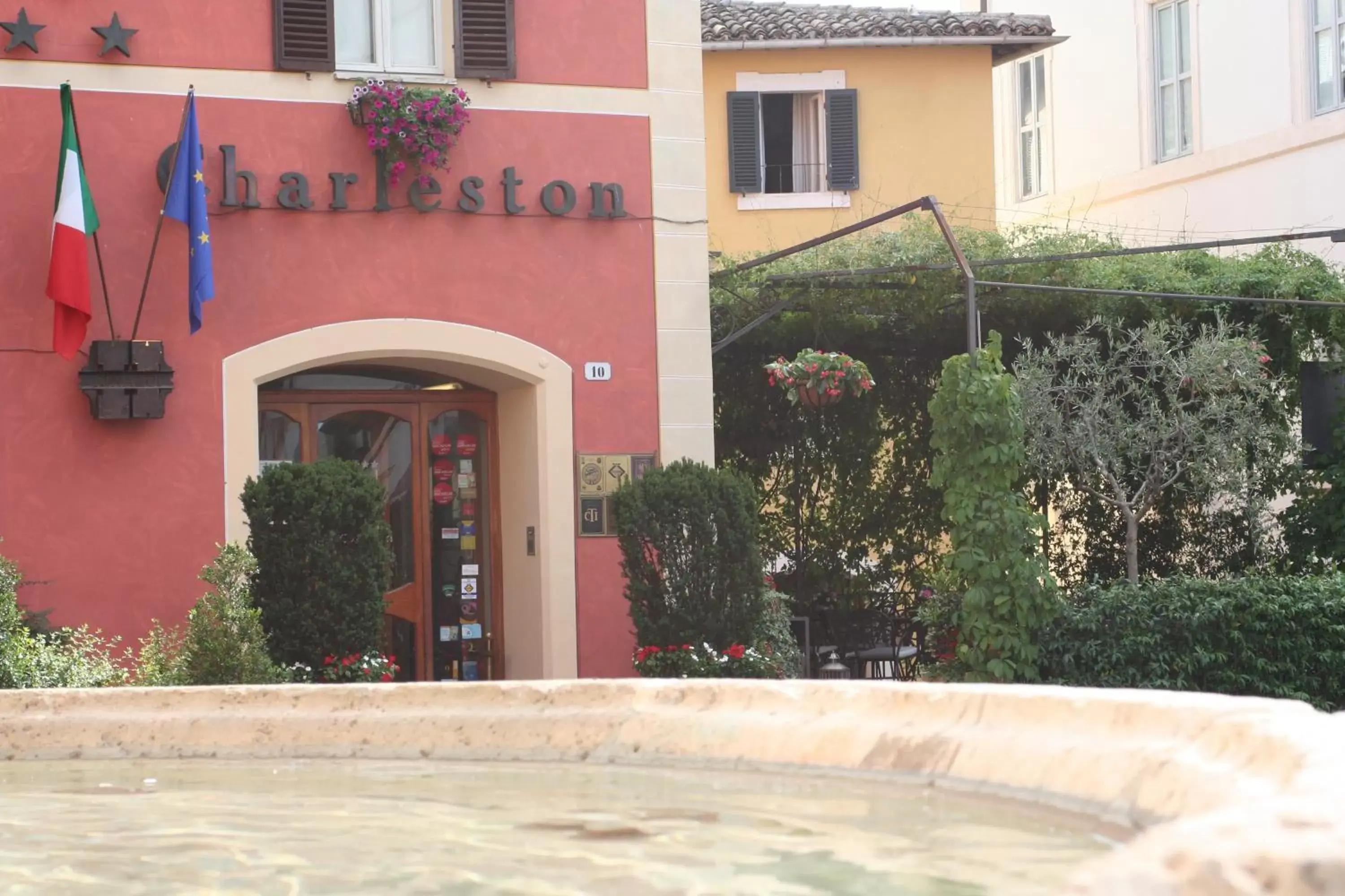 Facade/entrance in Hotel Charleston Facade/entrance in Hotel Charleston