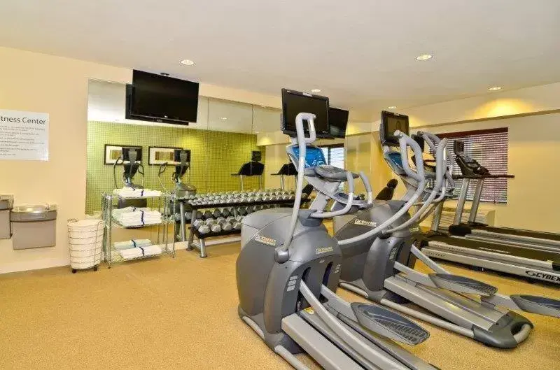 Fitness centre/facilities, Fitness Center/Facilities in Hawthorn Suites by Wyndham Dickinson