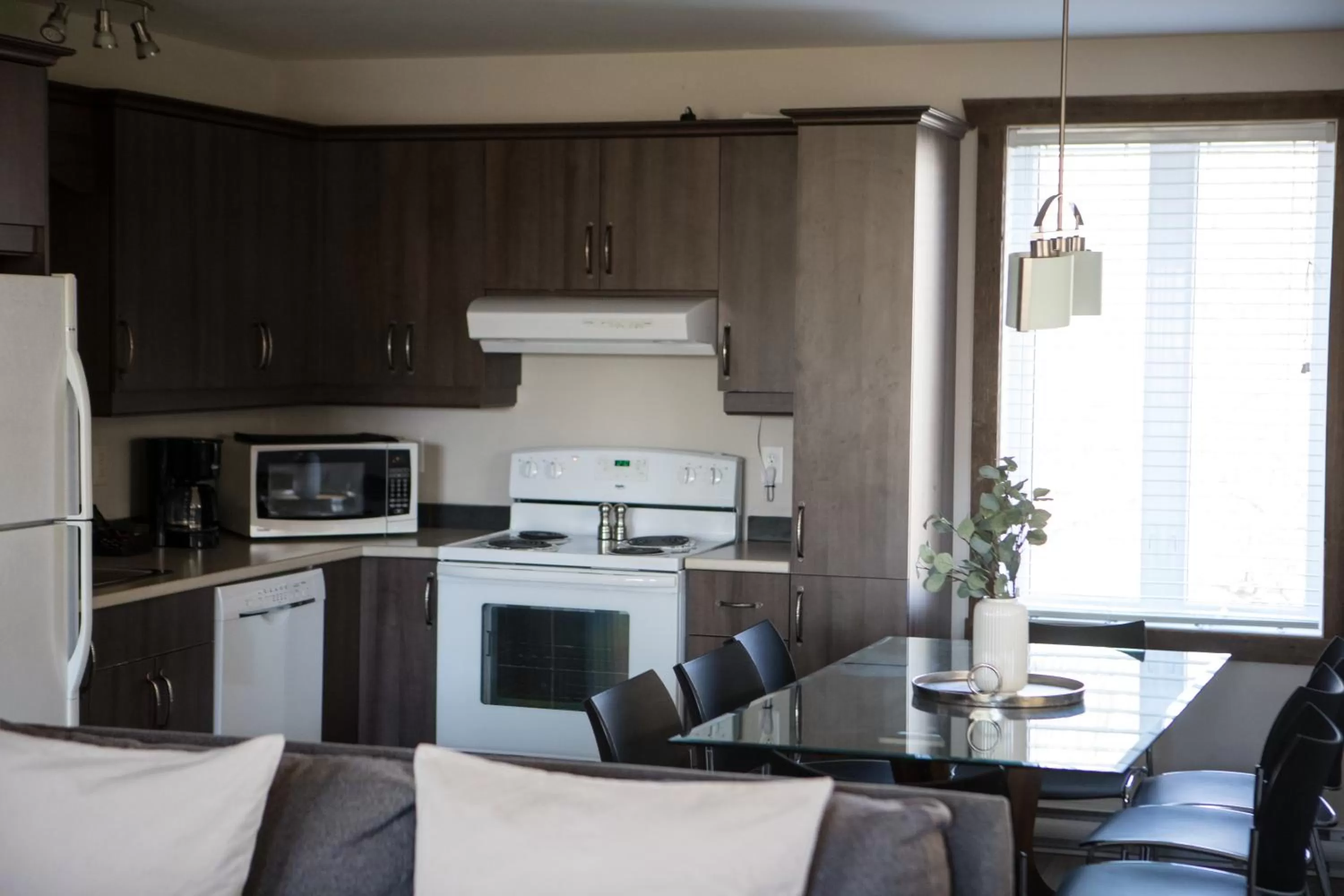 Kitchen/Kitchenette in Le Montagnard, Auberge Hôtel & Chalets