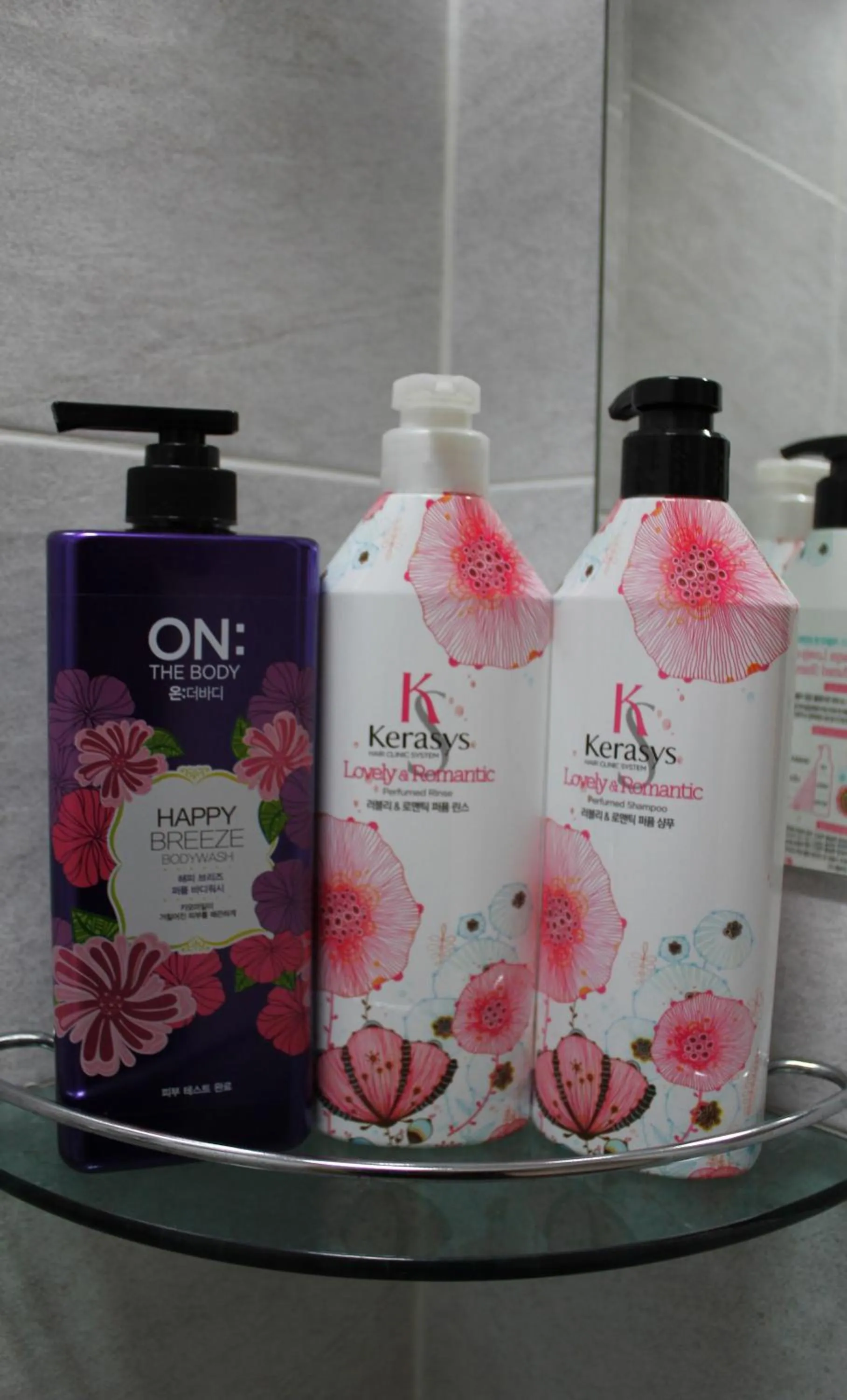 Decorative detail in Jiwoljang Guesthouse