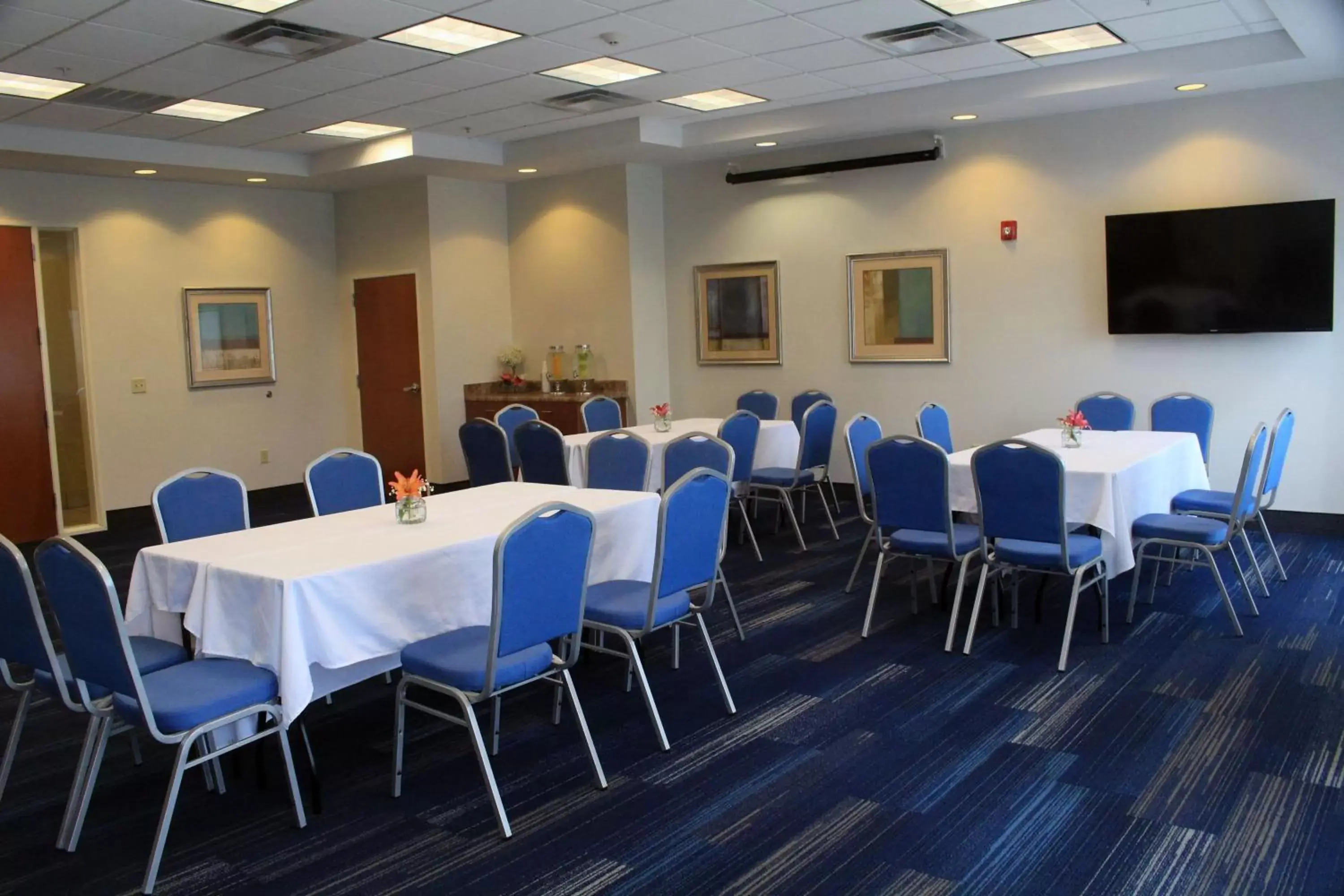 Meeting/conference room in Holiday Inn Express Leland - Wilmington Area, an IHG Hotel