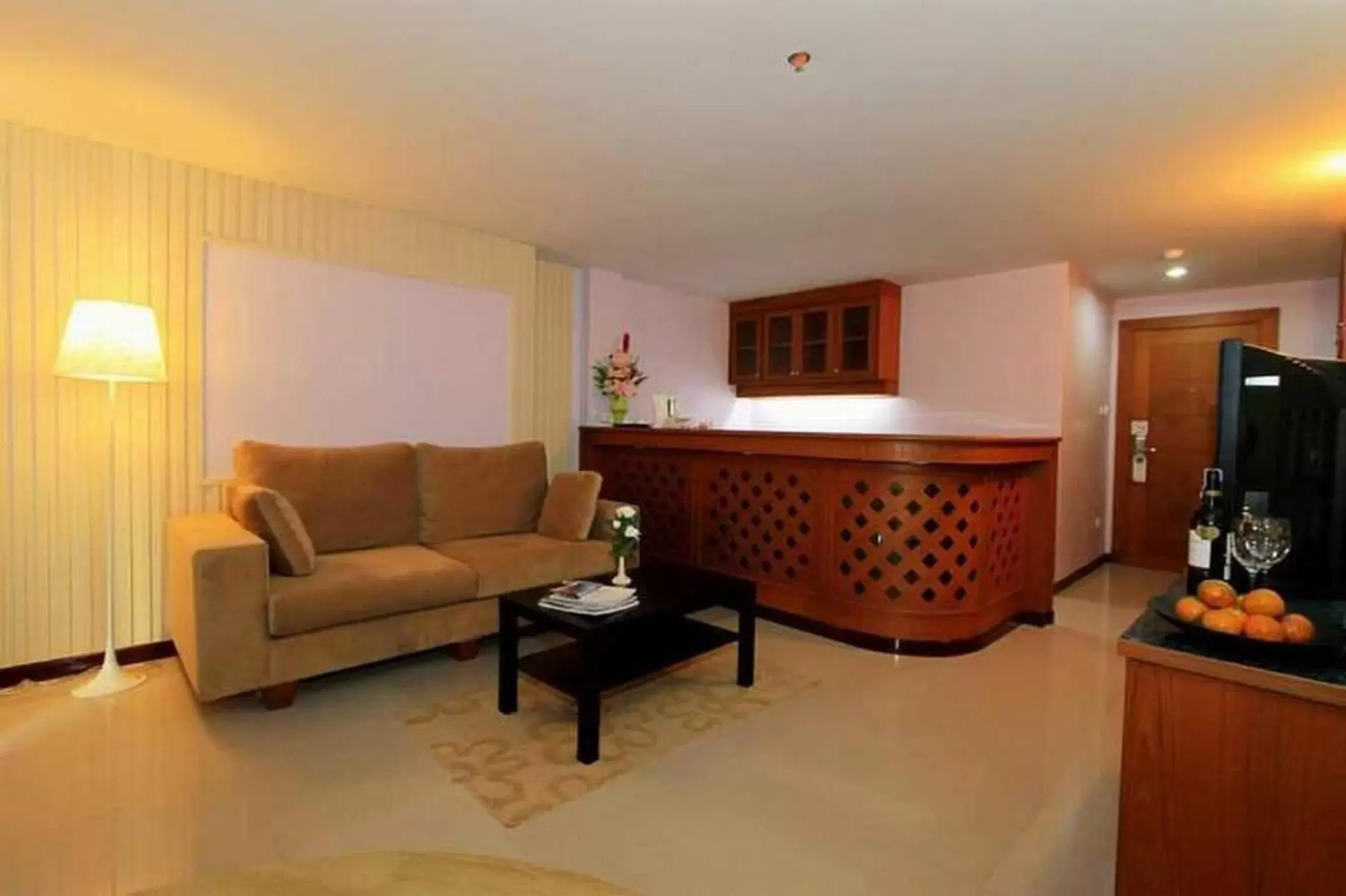TV and multimedia, Seating Area in Convenient Grand Hotel SHA Extra Plus
