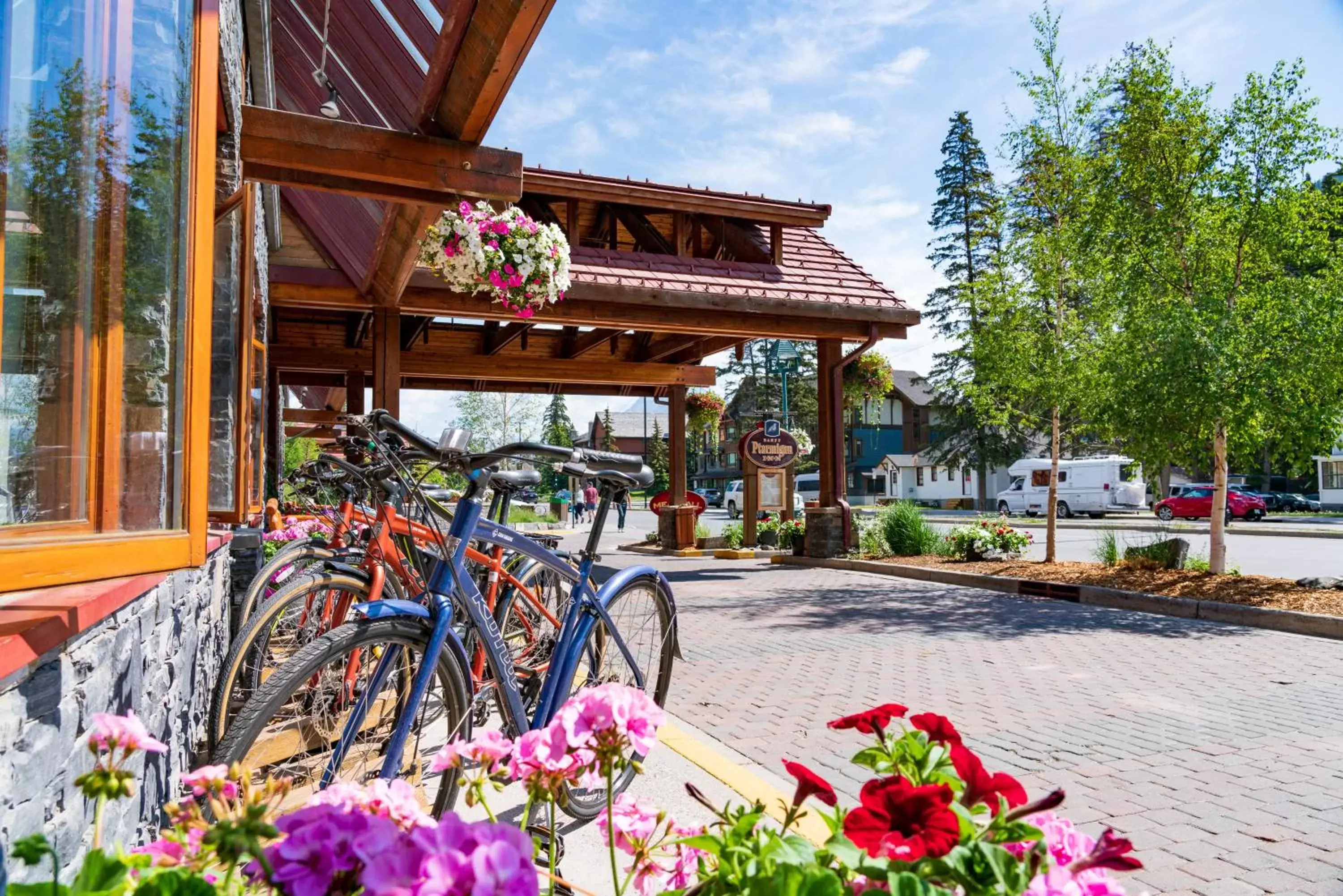 Property Building in Banff Ptarmigan Inn