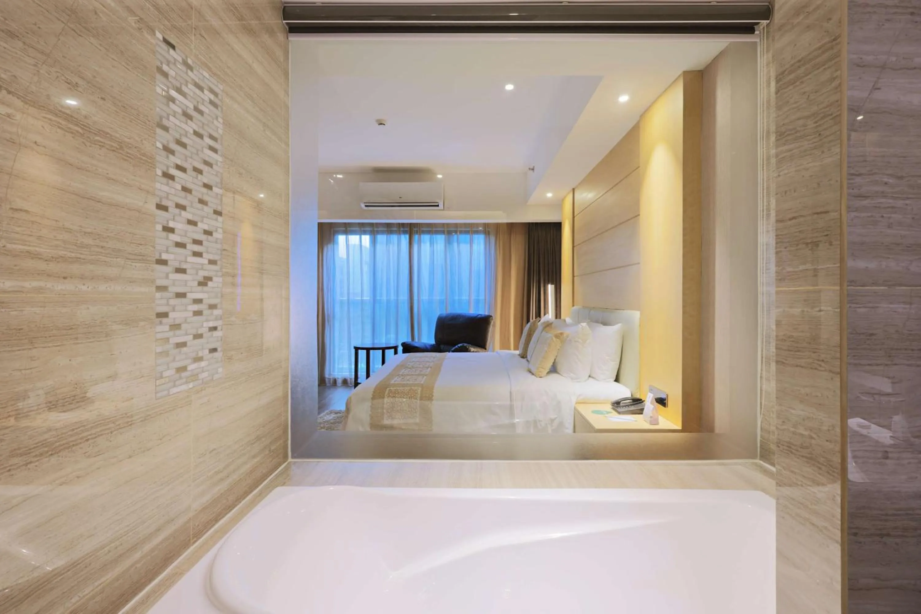 Bathroom, Bed in Best Western Plus Metro Clark