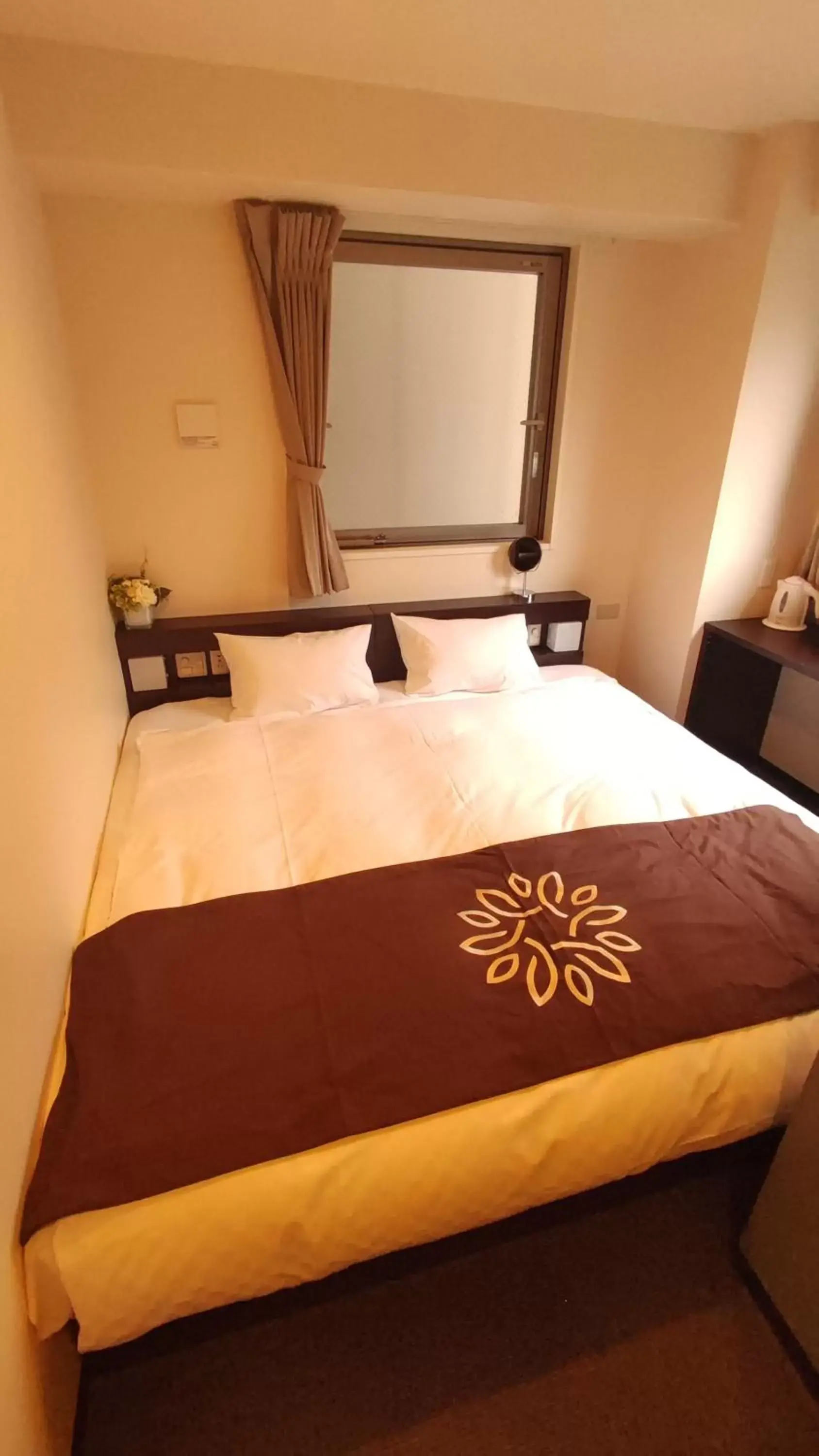 Bed in Floral Hotel · SakaisuJi-Honmachi Osaka