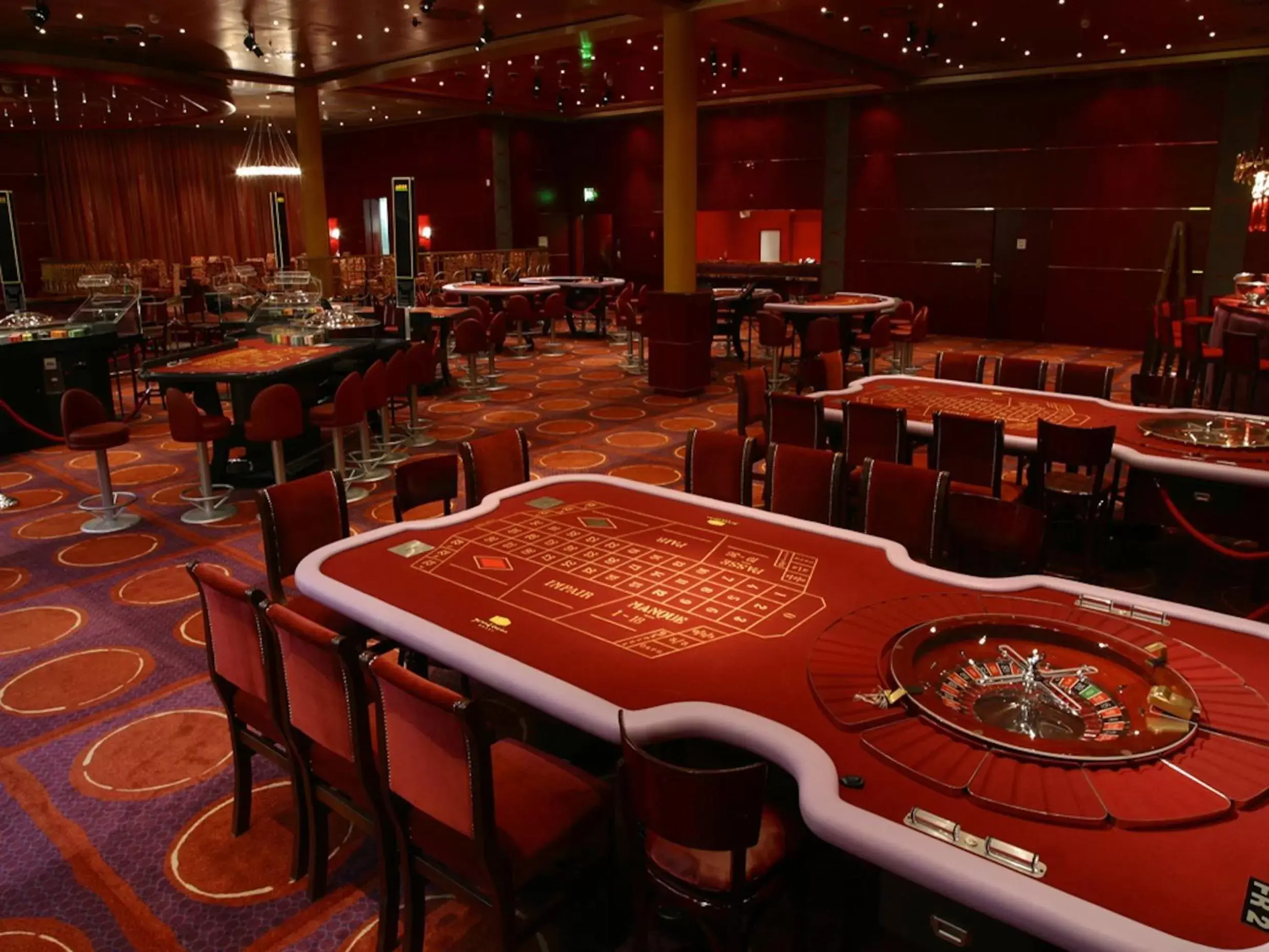 Casino, Restaurant/Places to Eat in Airport Hotel Basel - Convenient & Friendly