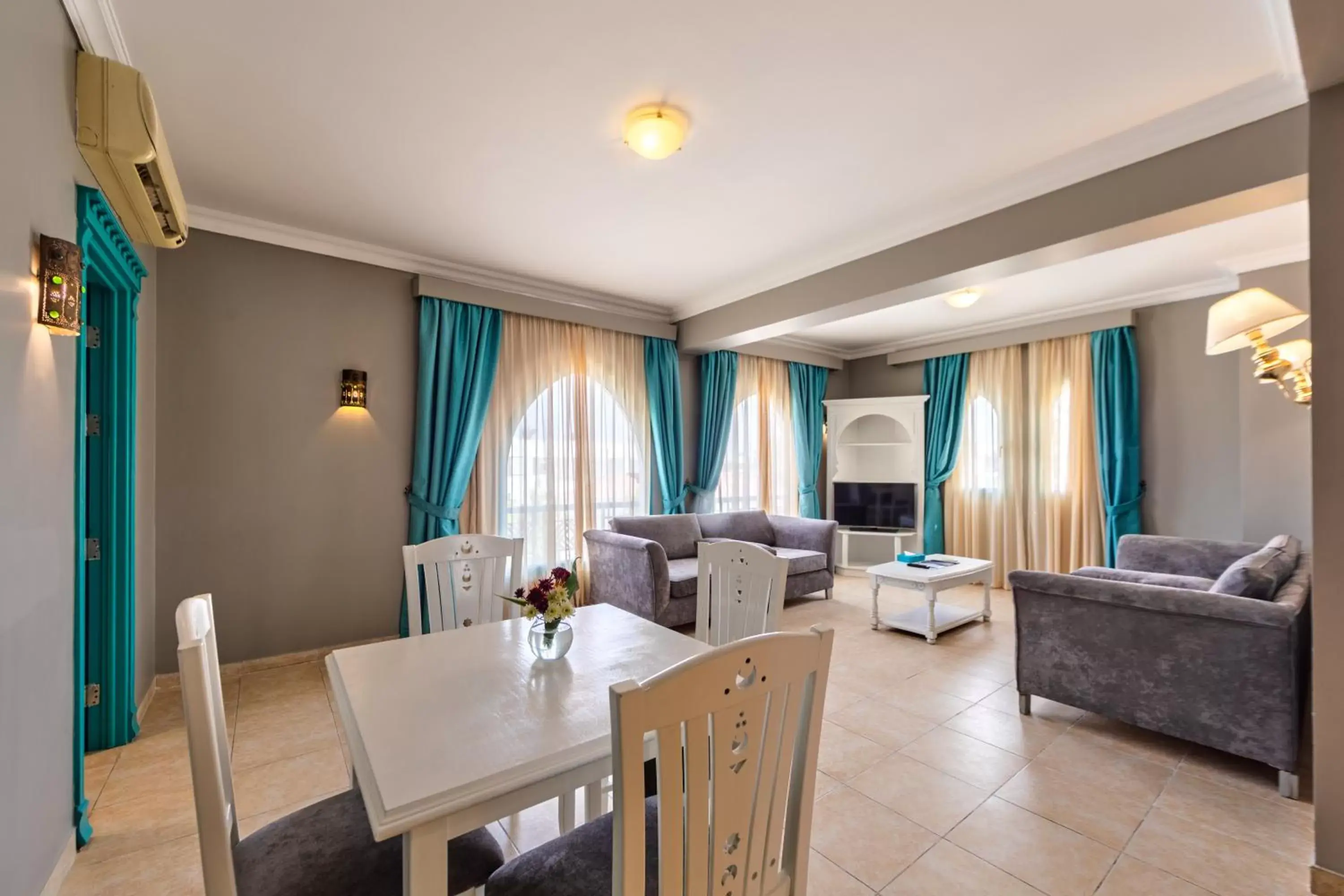 Living room, Dining Area in Sunrise Garden Beach Resort