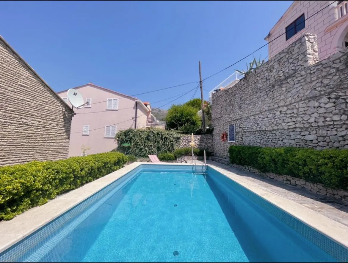 Apartments Villa Marijeta with Free Parking