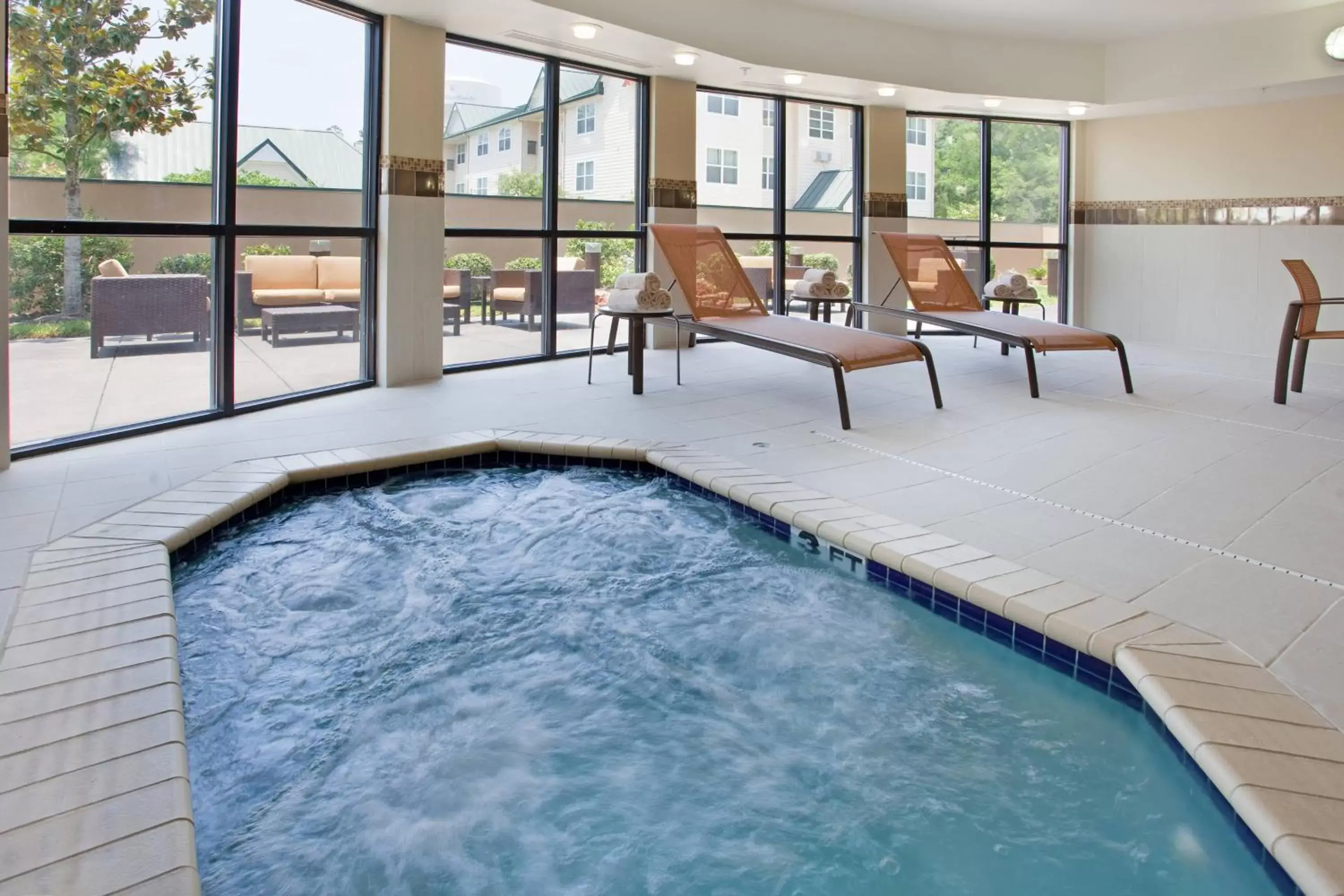 Fitness centre/facilities, Swimming Pool in Courtyard Houston The Woodlands