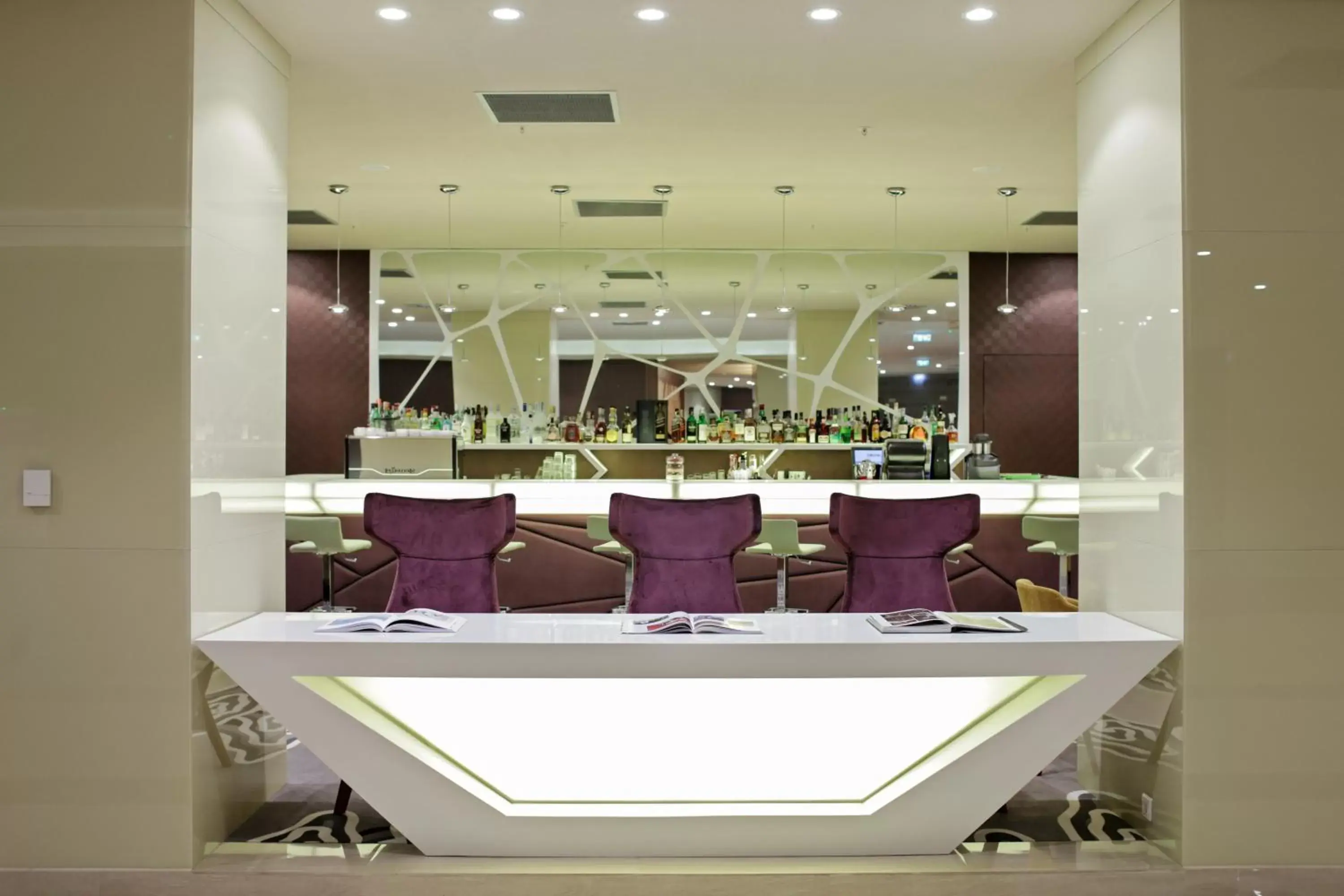 Lounge or bar in Ramada Plaza Craiova