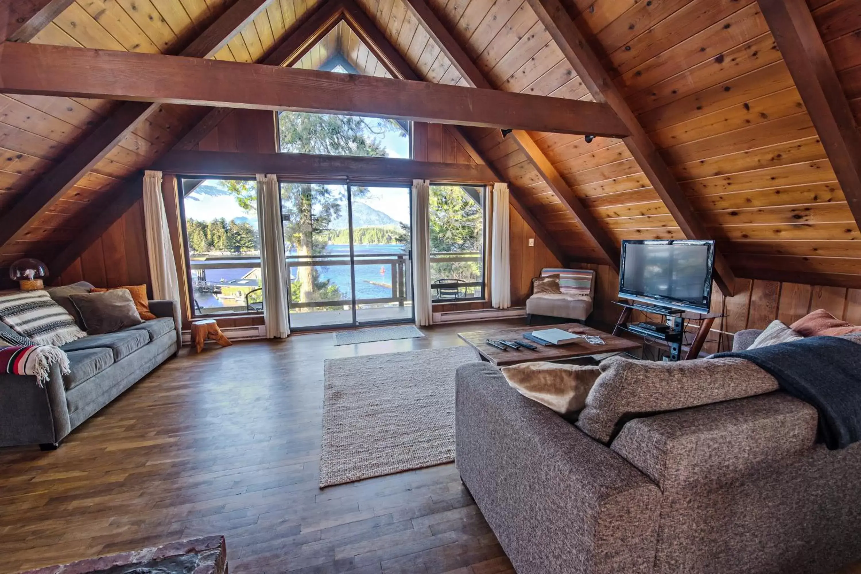 TV and multimedia, Seating Area in The Shoreline Tofino