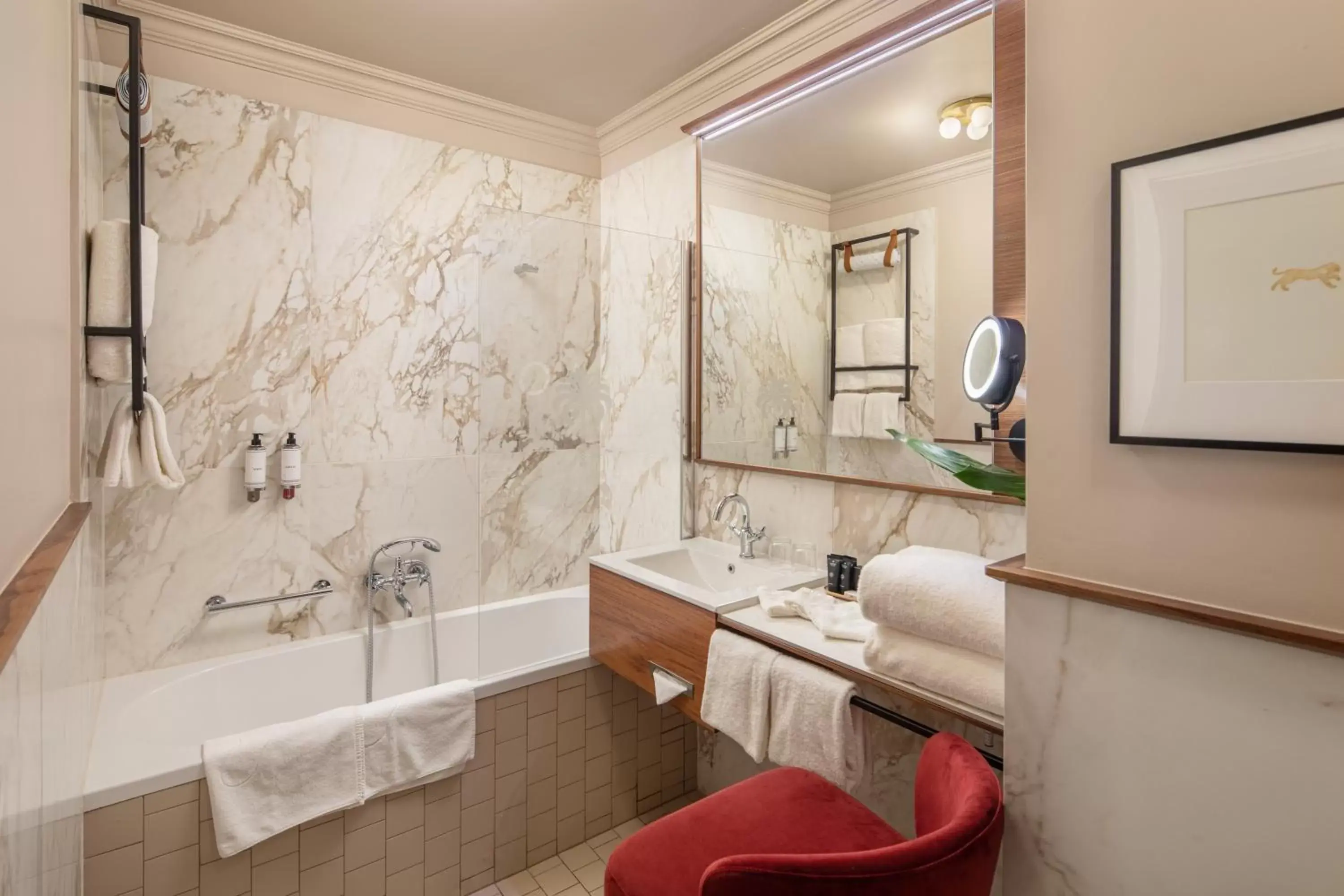 Bathroom in Queen's Court Hotel & Residence
