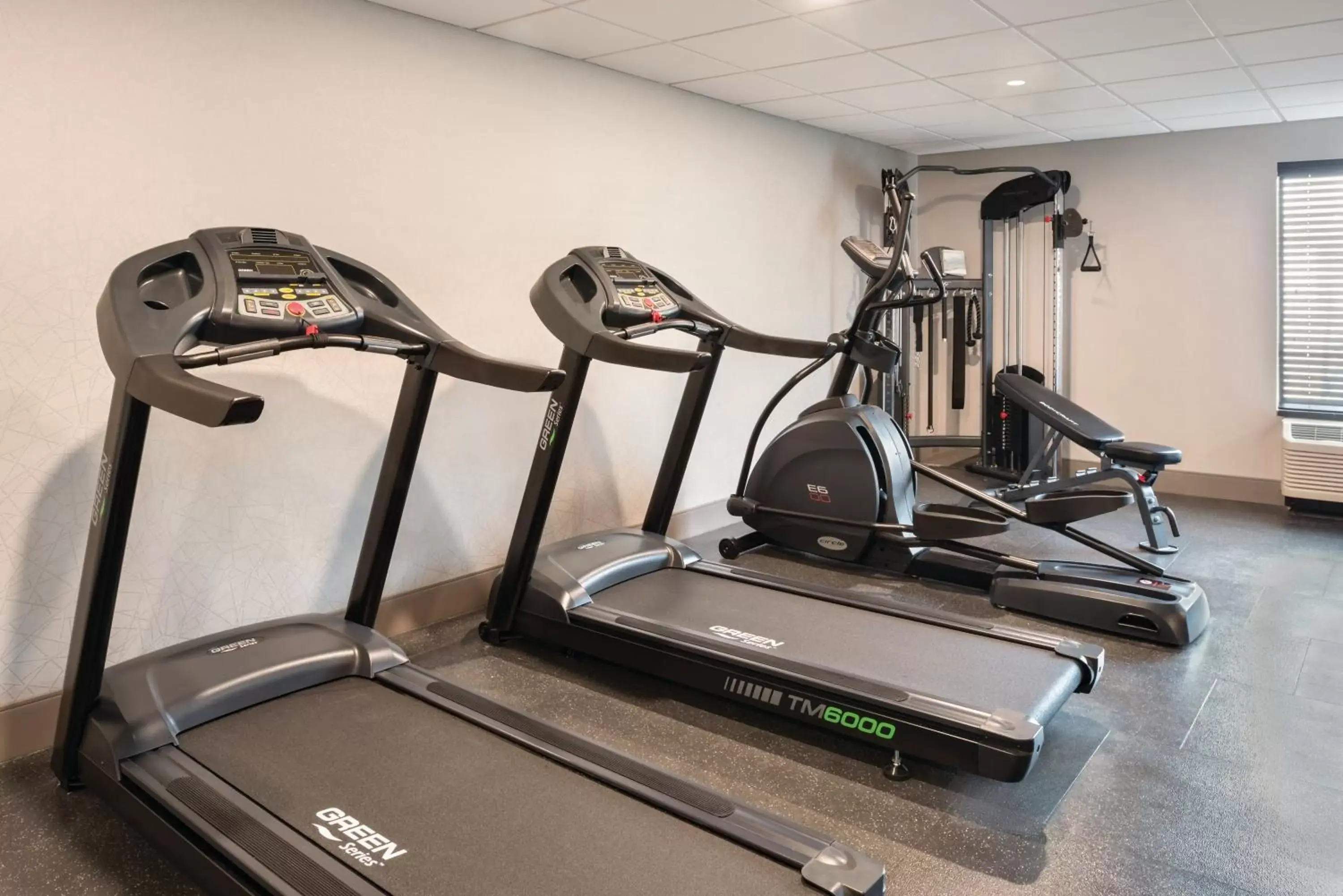 Fitness Center/Facilities in Country Inn & Suites by Radisson, La Crosse, WI