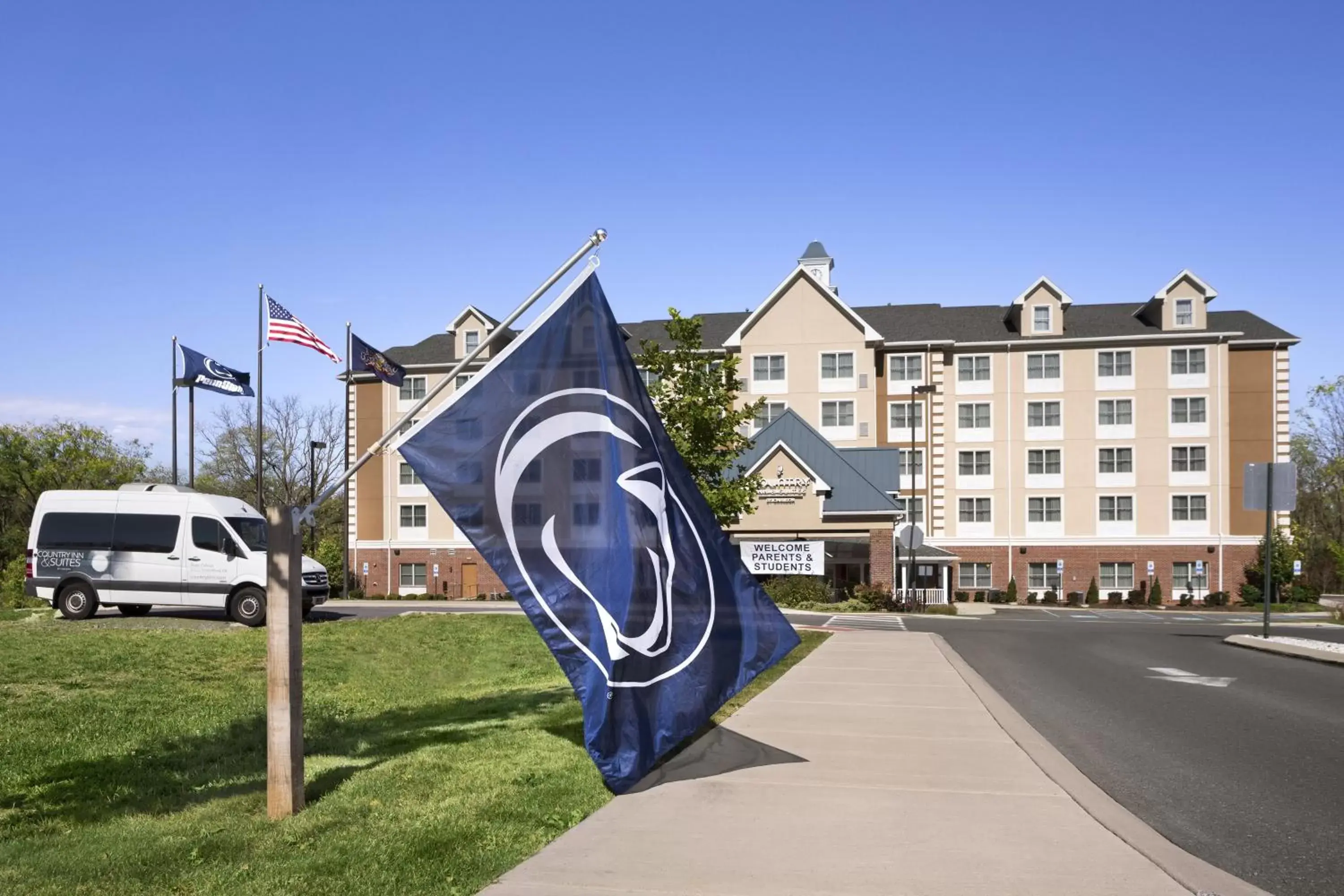 Facade/entrance, Property Building in Country Inn & Suites by Radisson, State College (Penn State Area), PA