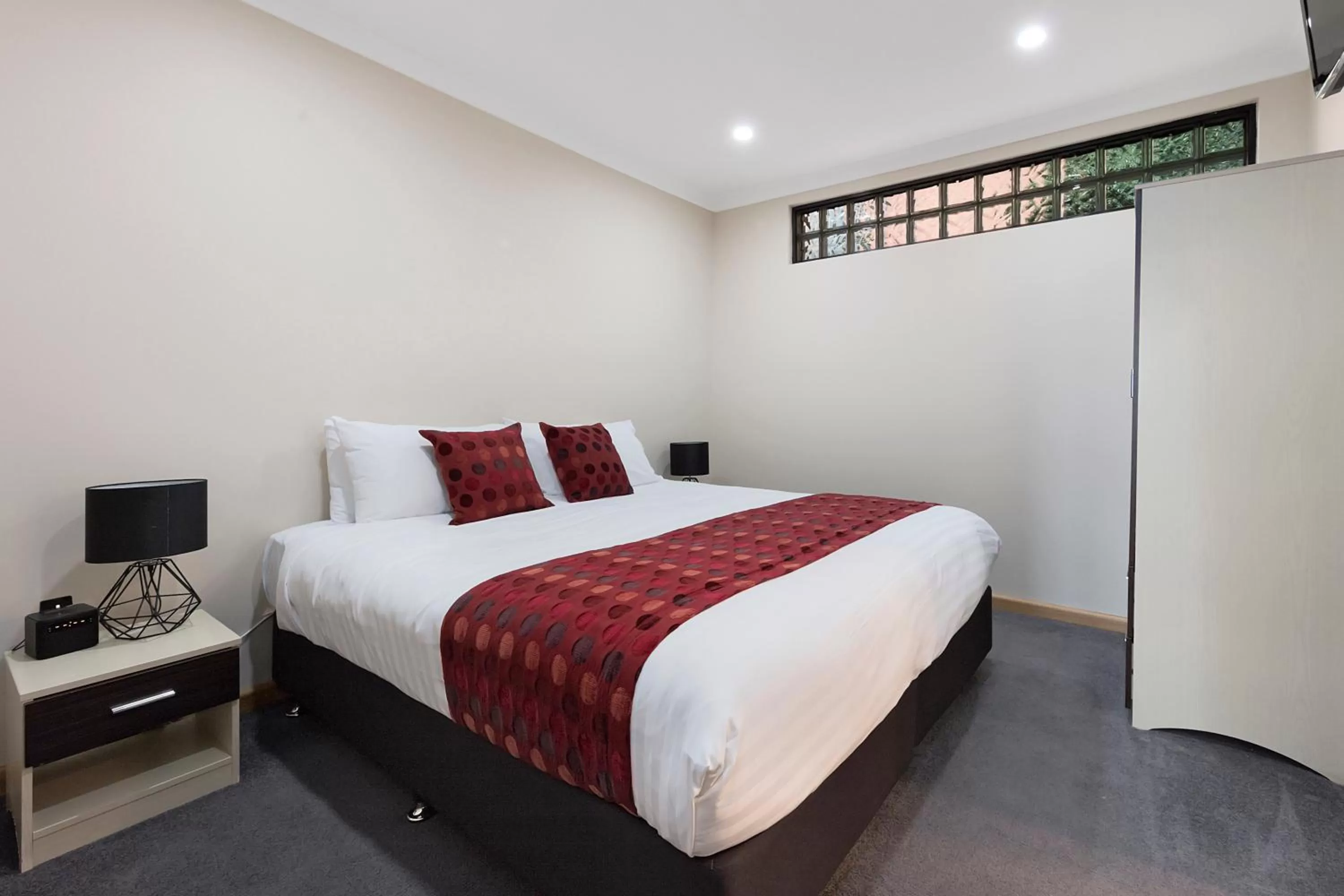 Bed in Commodore Regent Launceston