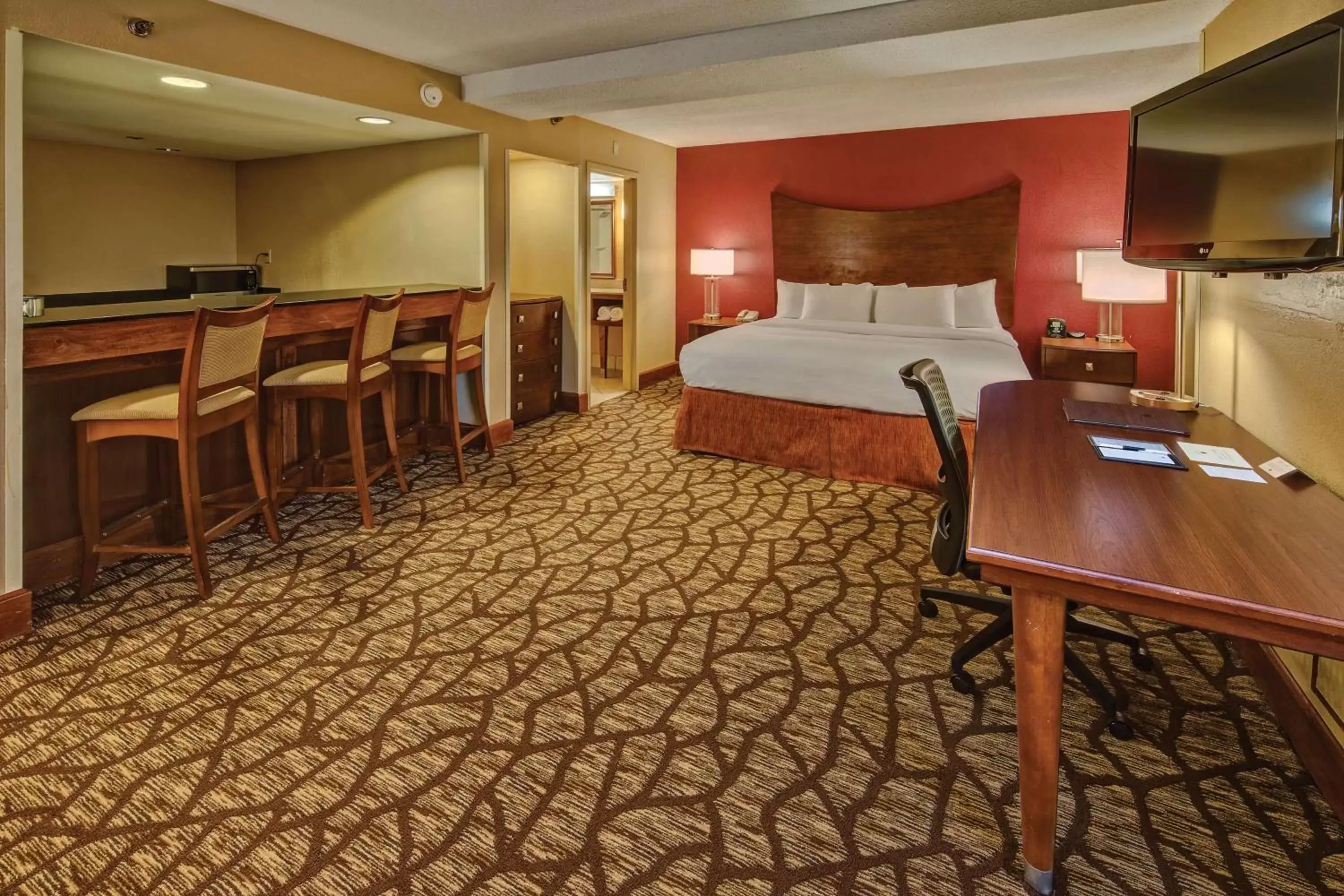 Bedroom in DoubleTree by Hilton Hotel Oak Ridge - Knoxville