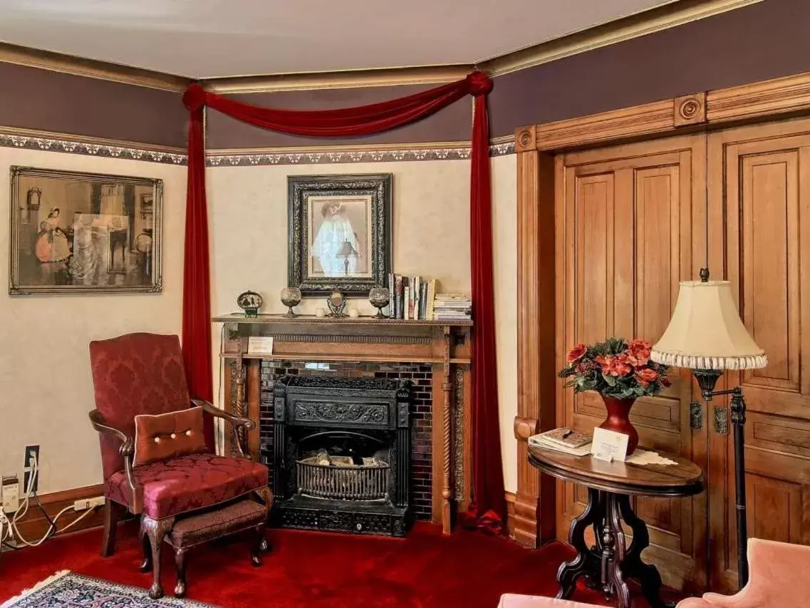 Standard Queen Room in Grand Victorian B&B Inn