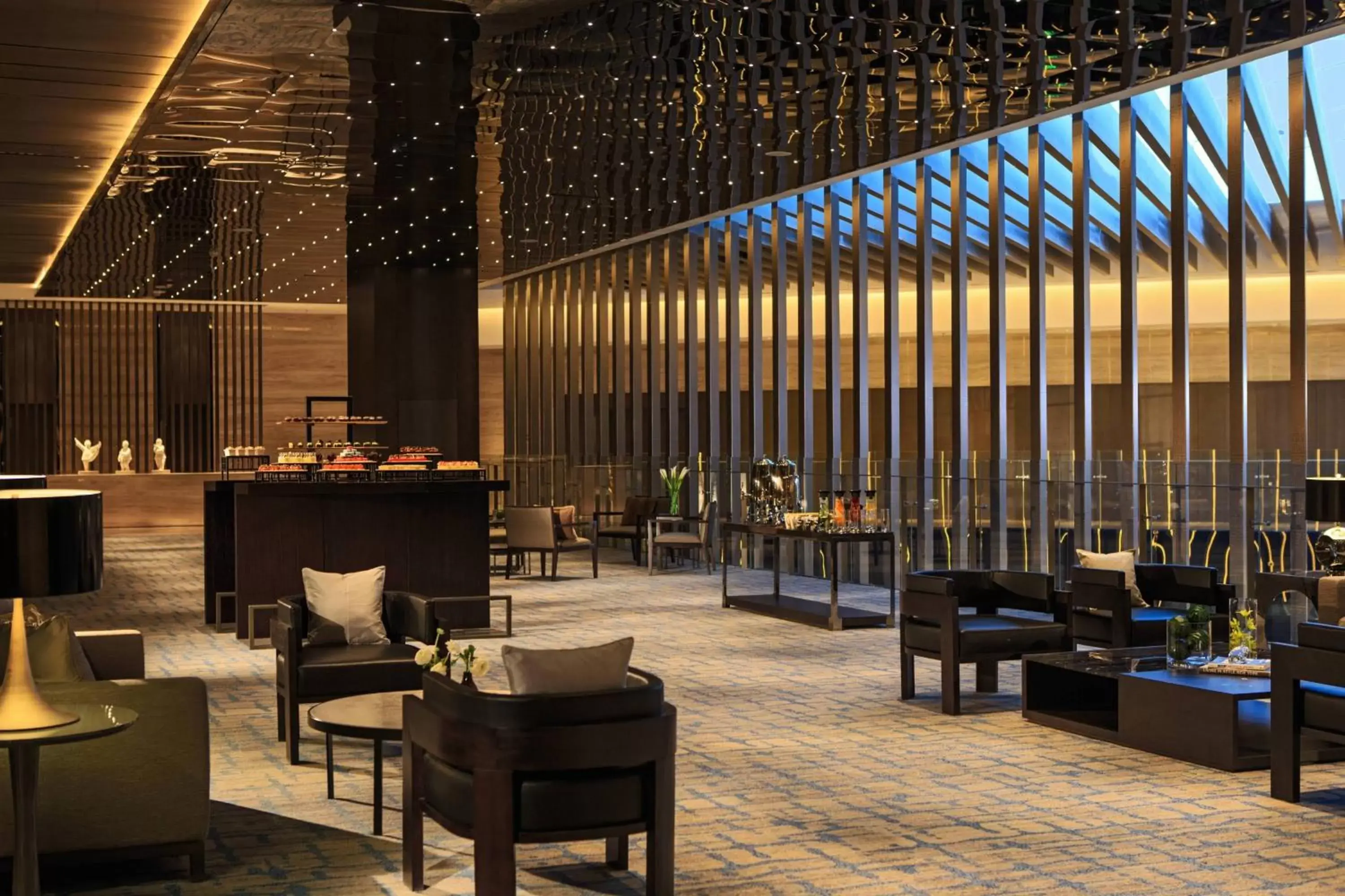 Meeting/conference room, Lounge/Bar in Renaissance Beijing Wangfujing Hotel