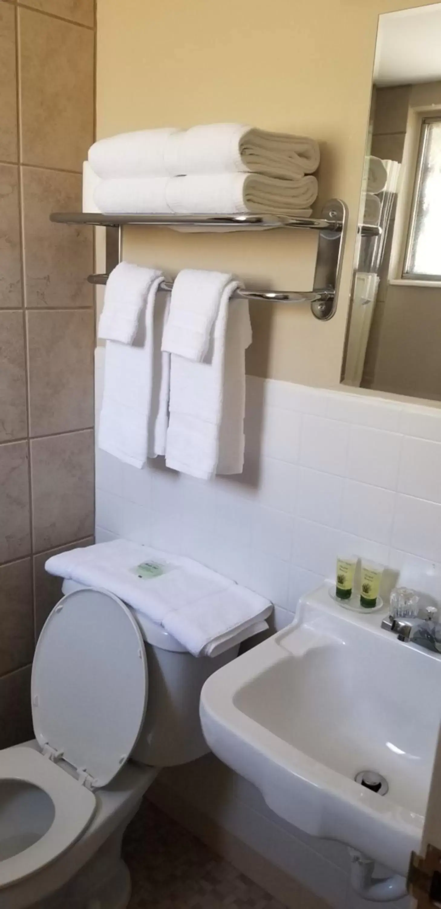 Bathroom in Lake Powell Canyon Inn