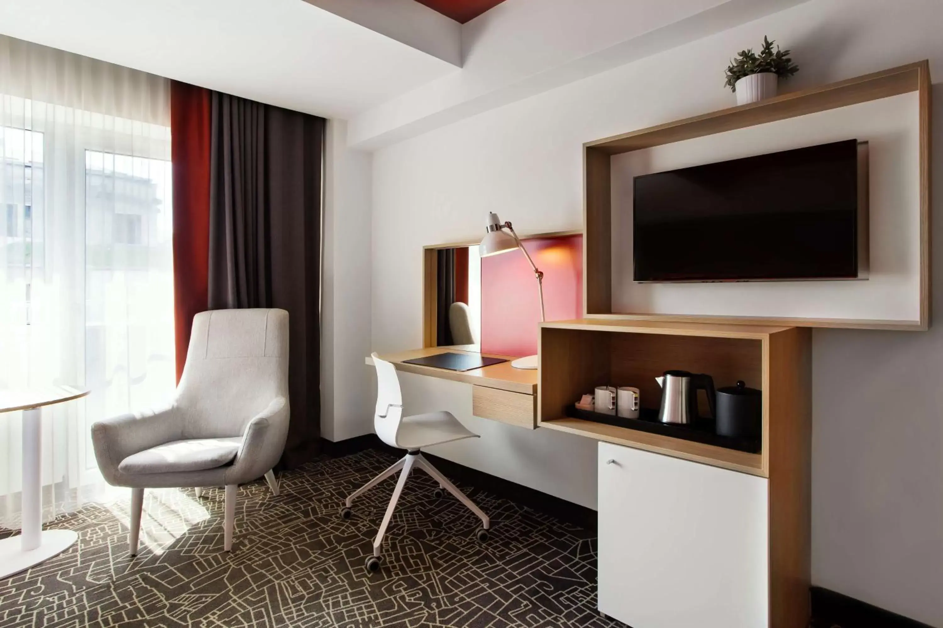Photo of the whole room, TV/Entertainment Center in Park Inn by Radisson Bucharest Hotel & Residence