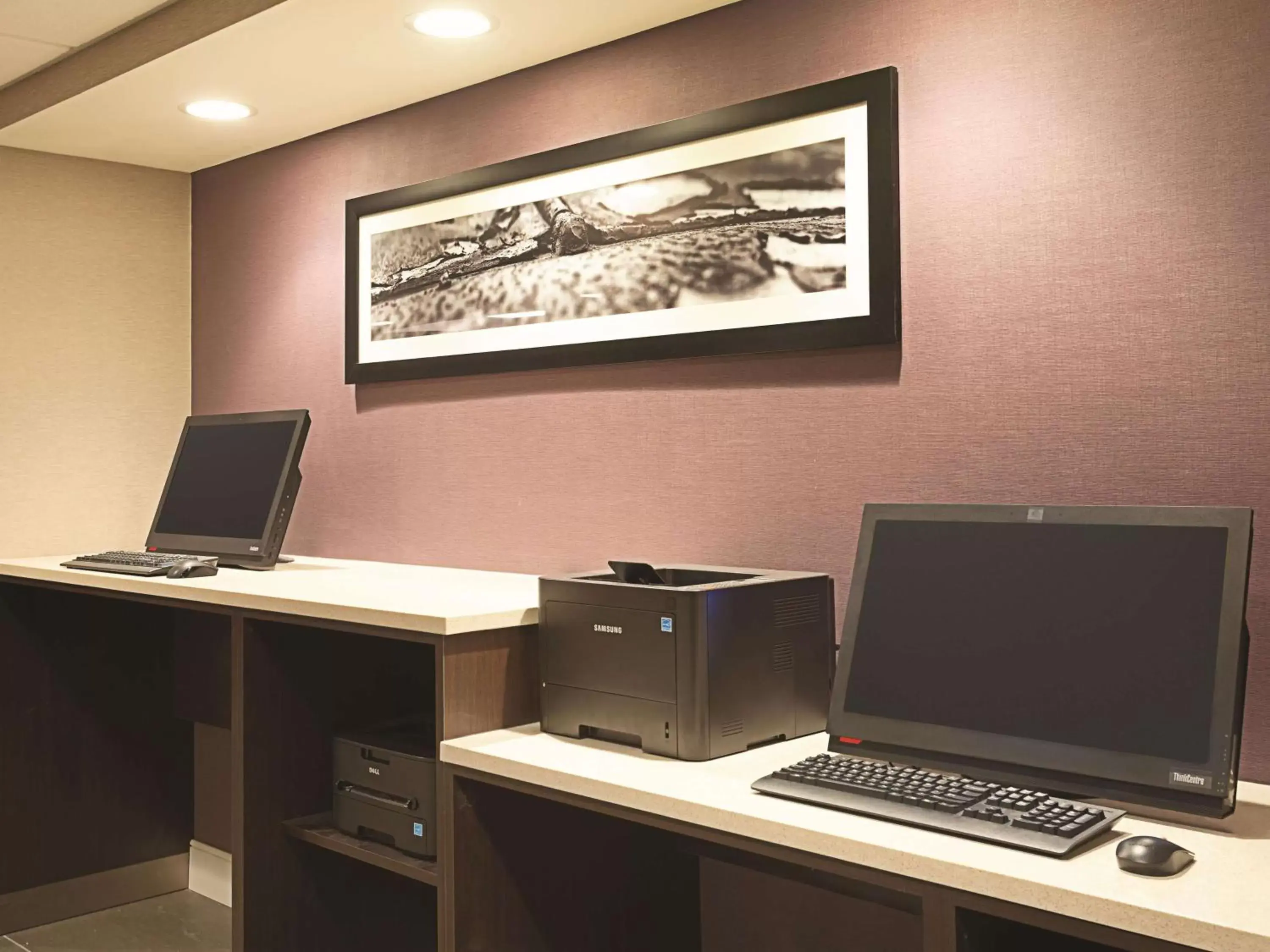 On site, Business Area/Conference Room in La Quinta by Wyndham Baltimore BWI Airport