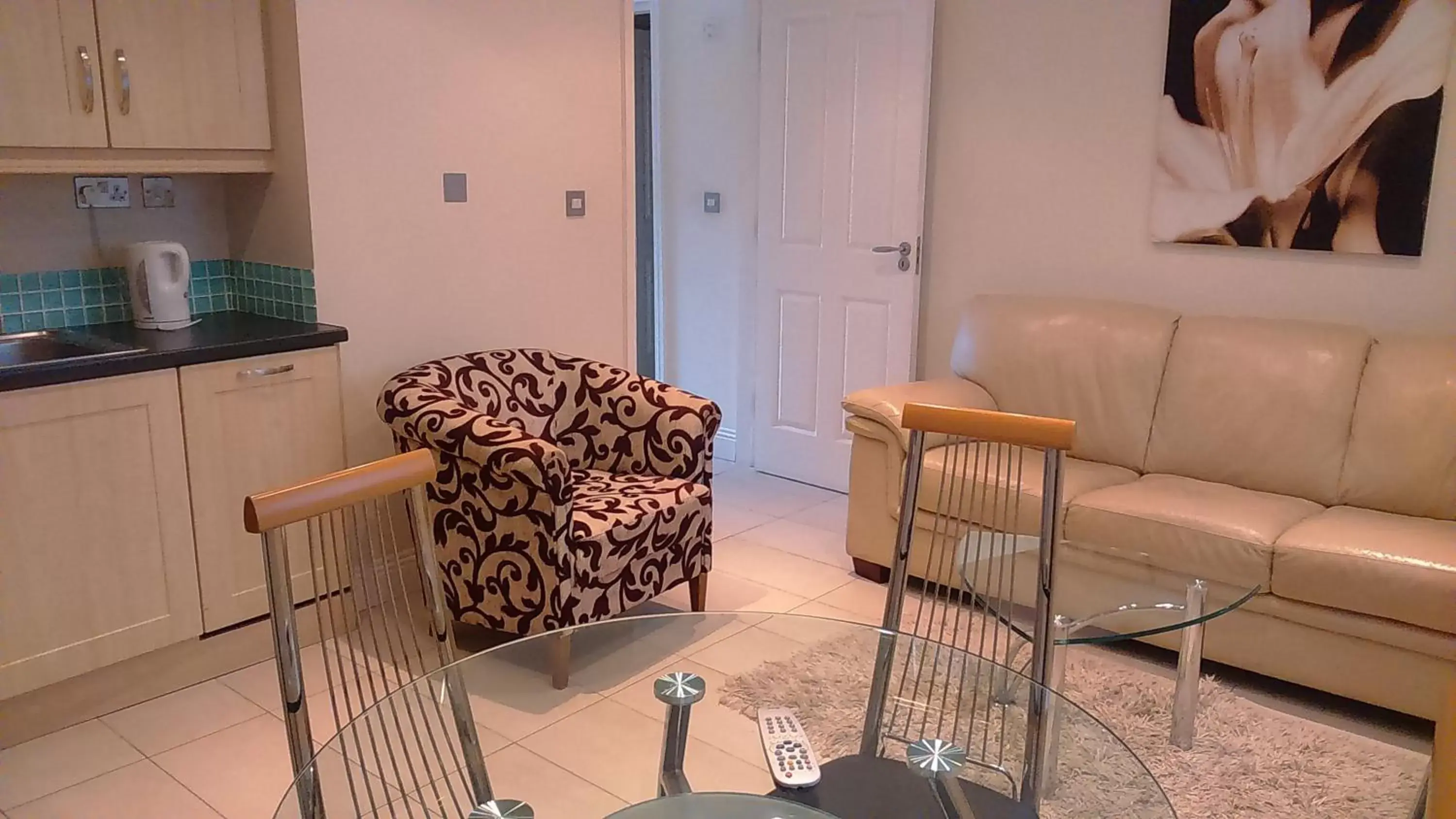 Kitchen or kitchenette, Seating Area in St Bridget's Apartments