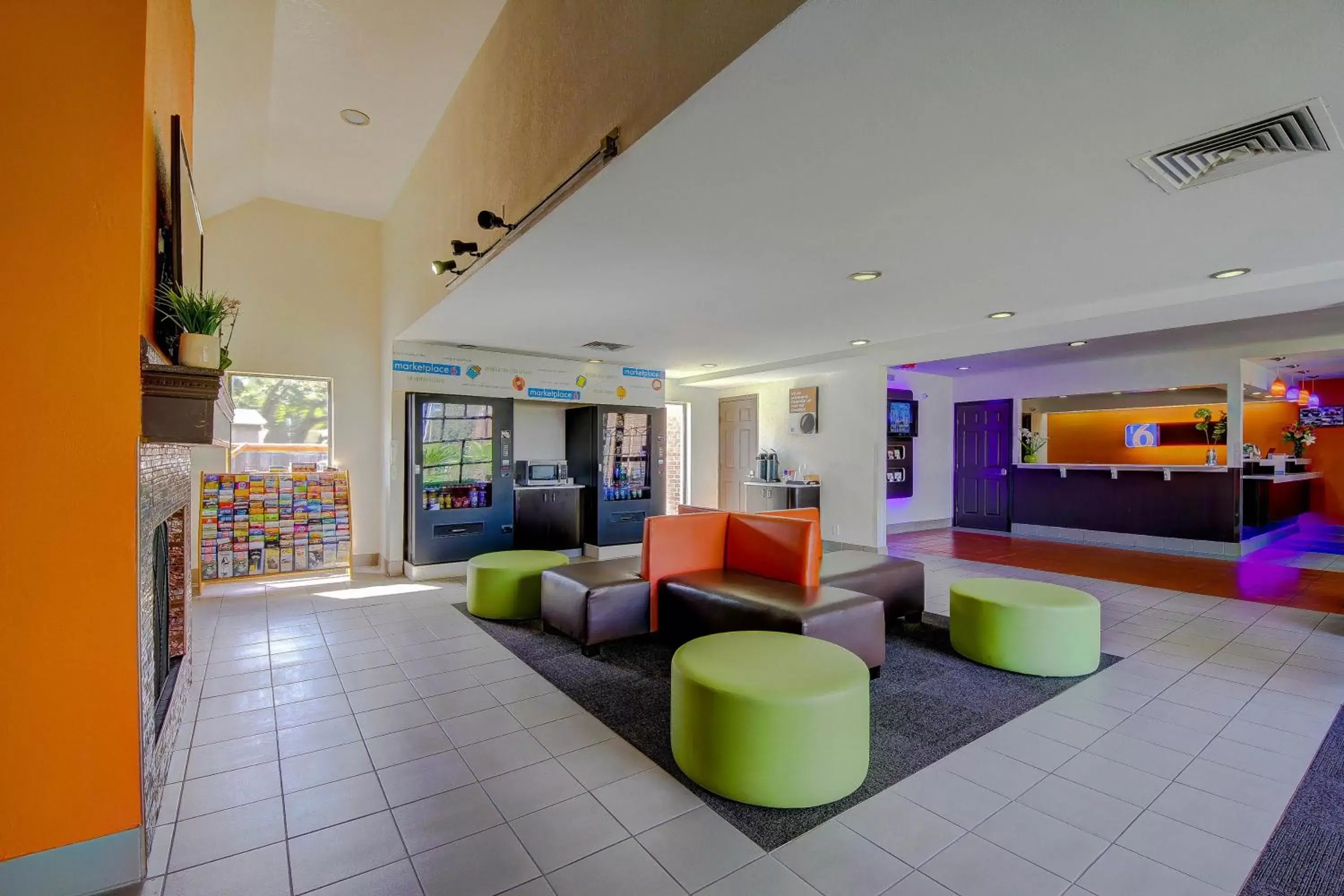 Communal lounge/ TV room, Lobby/Reception in Motel 6-San Antonio, TX - Medical Center South