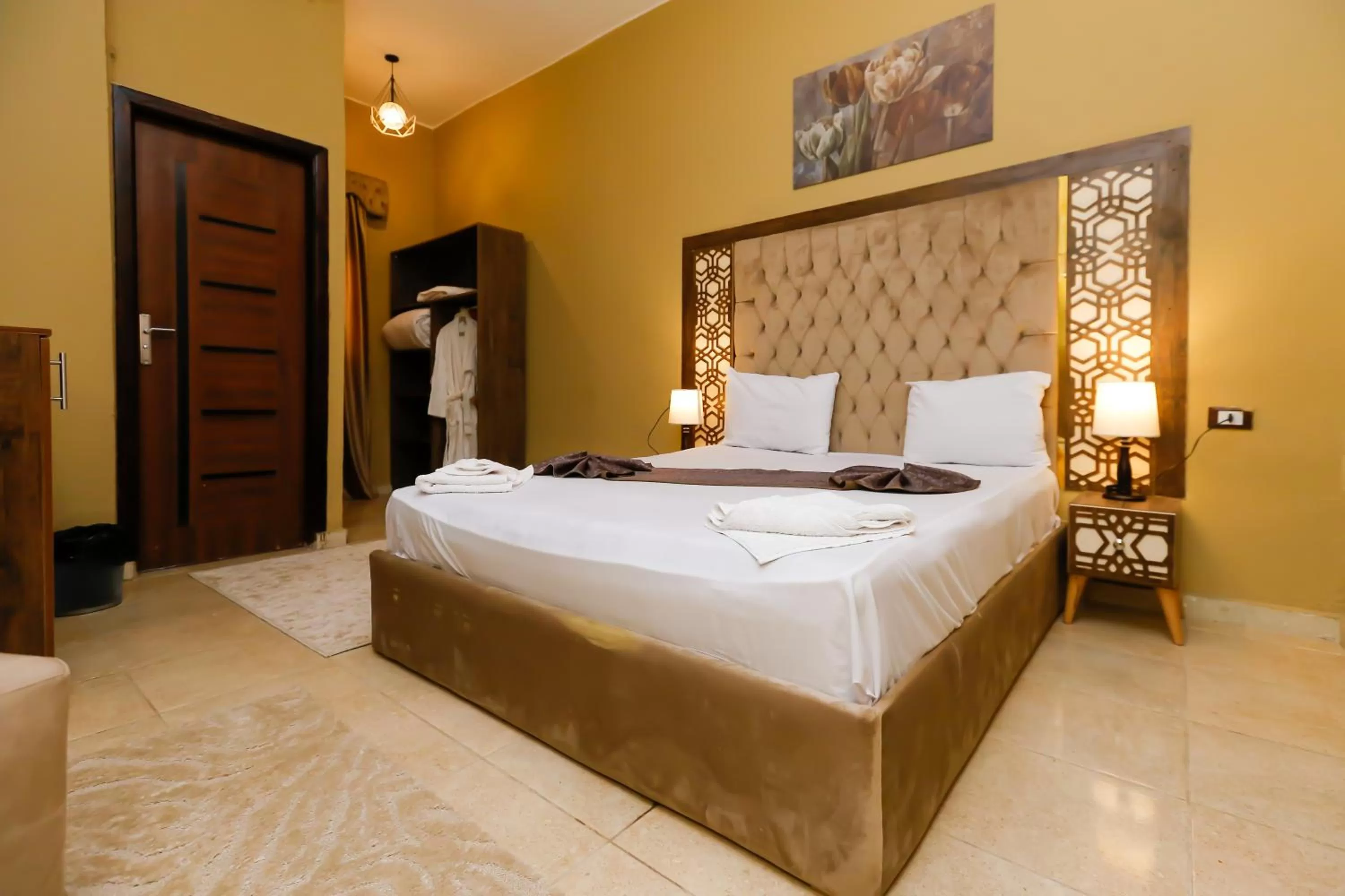 Photo of the whole room, Bed in King Cheops Inn - Pyramid View