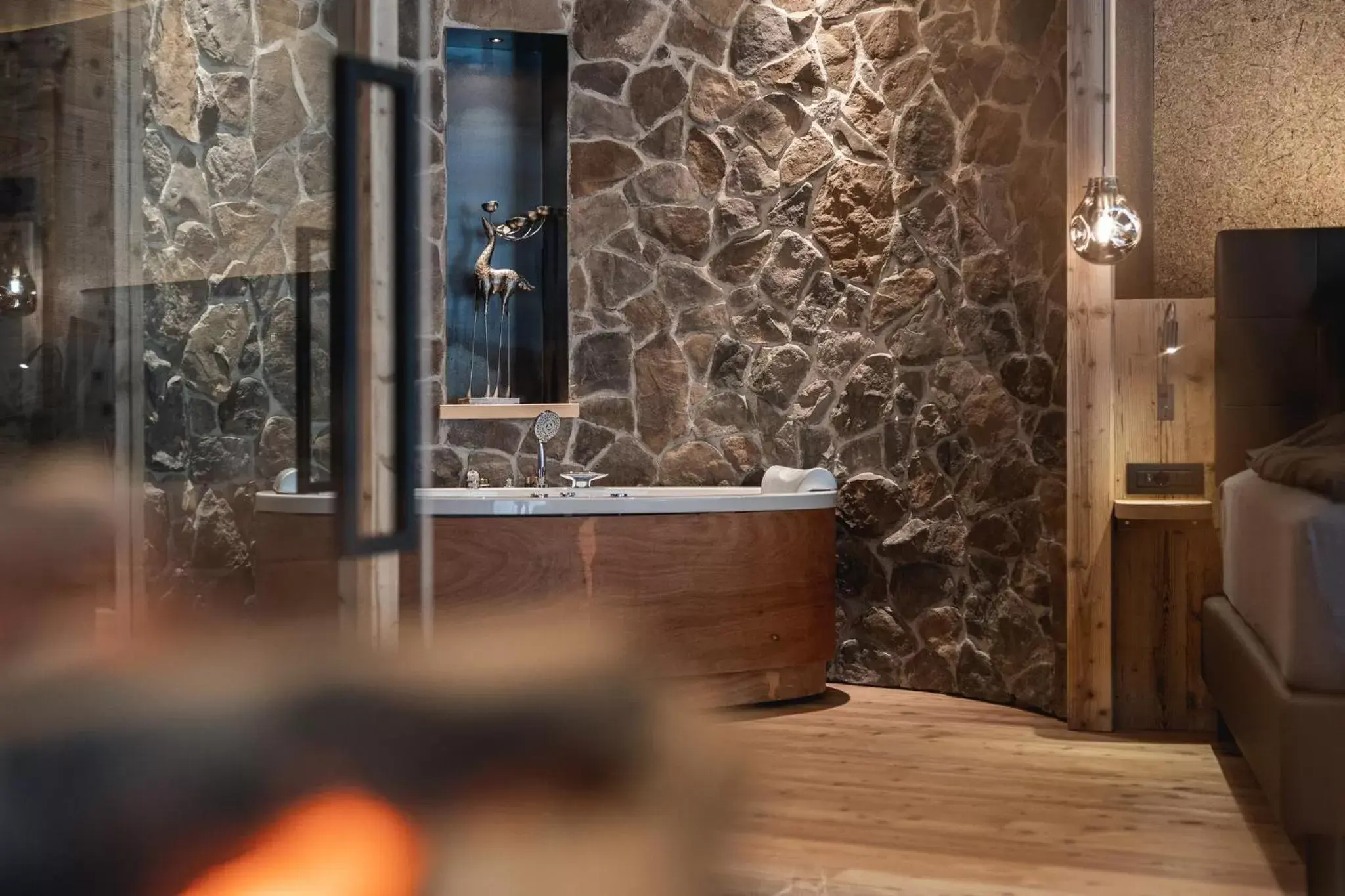 Hot Tub, Bathroom in La Roccia Wellness Hotel