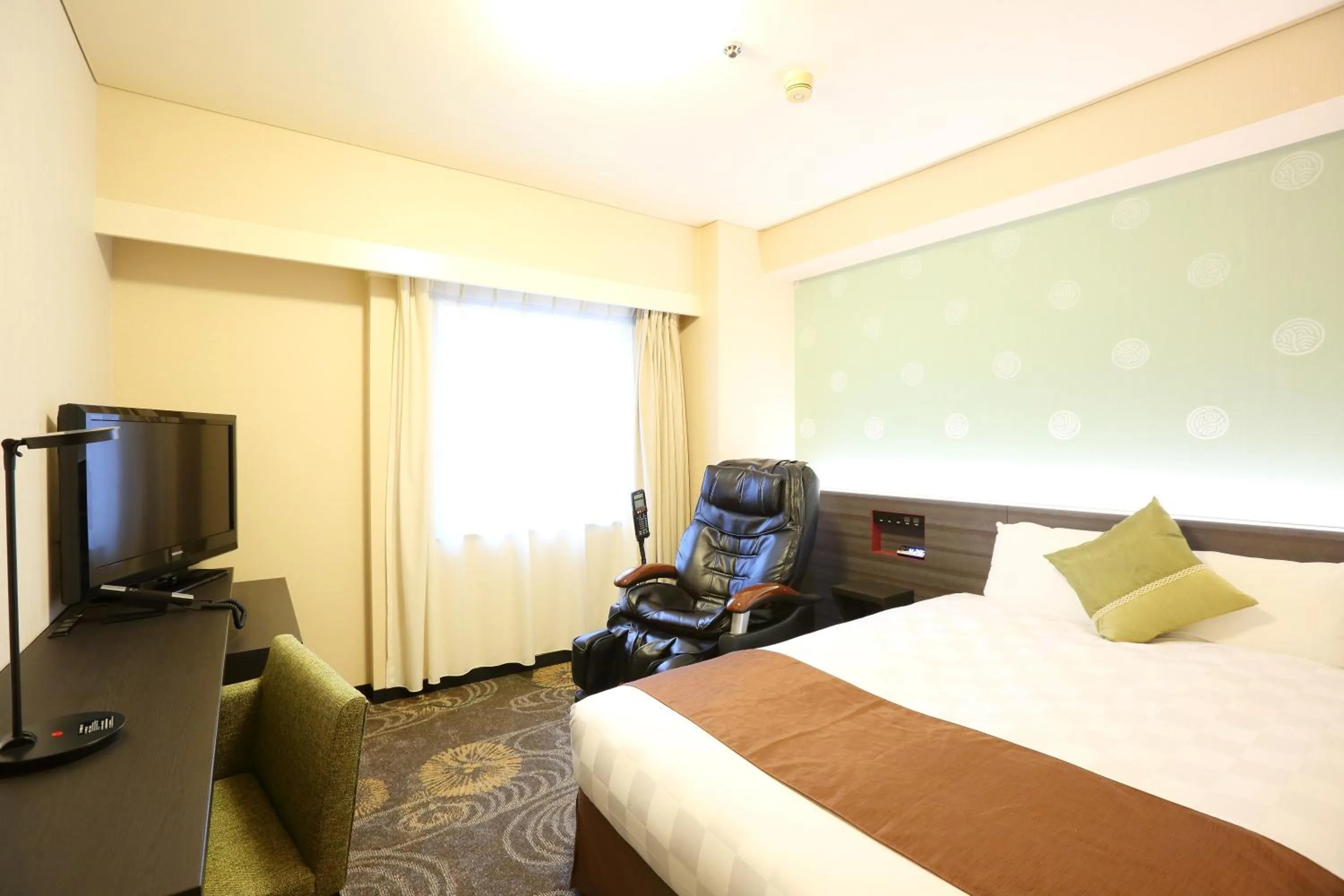Photo of the whole room, Bed in Takamatsu Tokyu REI Hotel