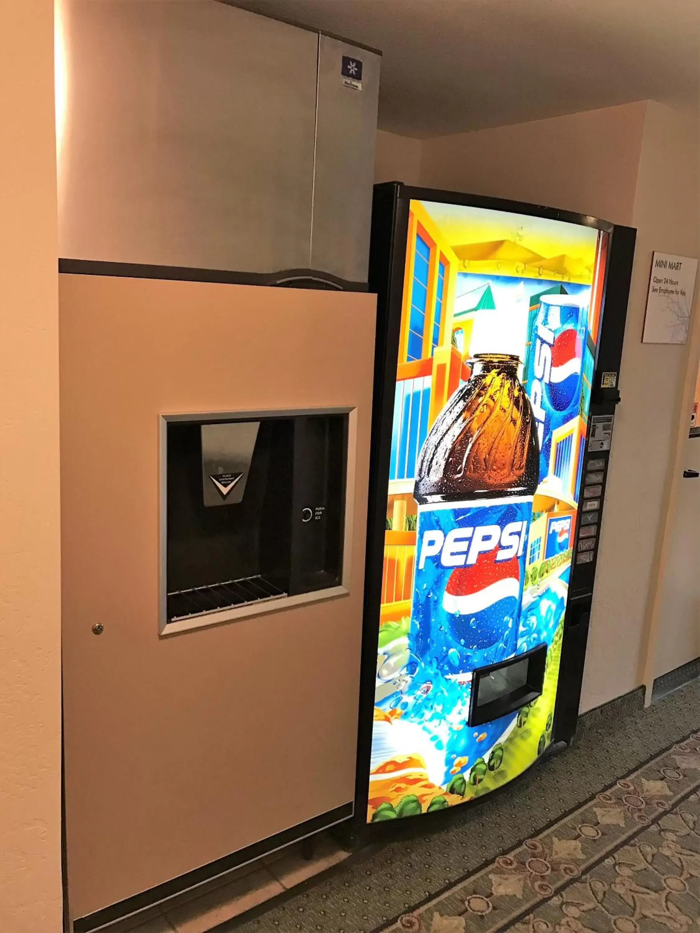 Property building in Ramada by Wyndham Draper, Utah Property building in Ramada by Wyndham Draper, Utah