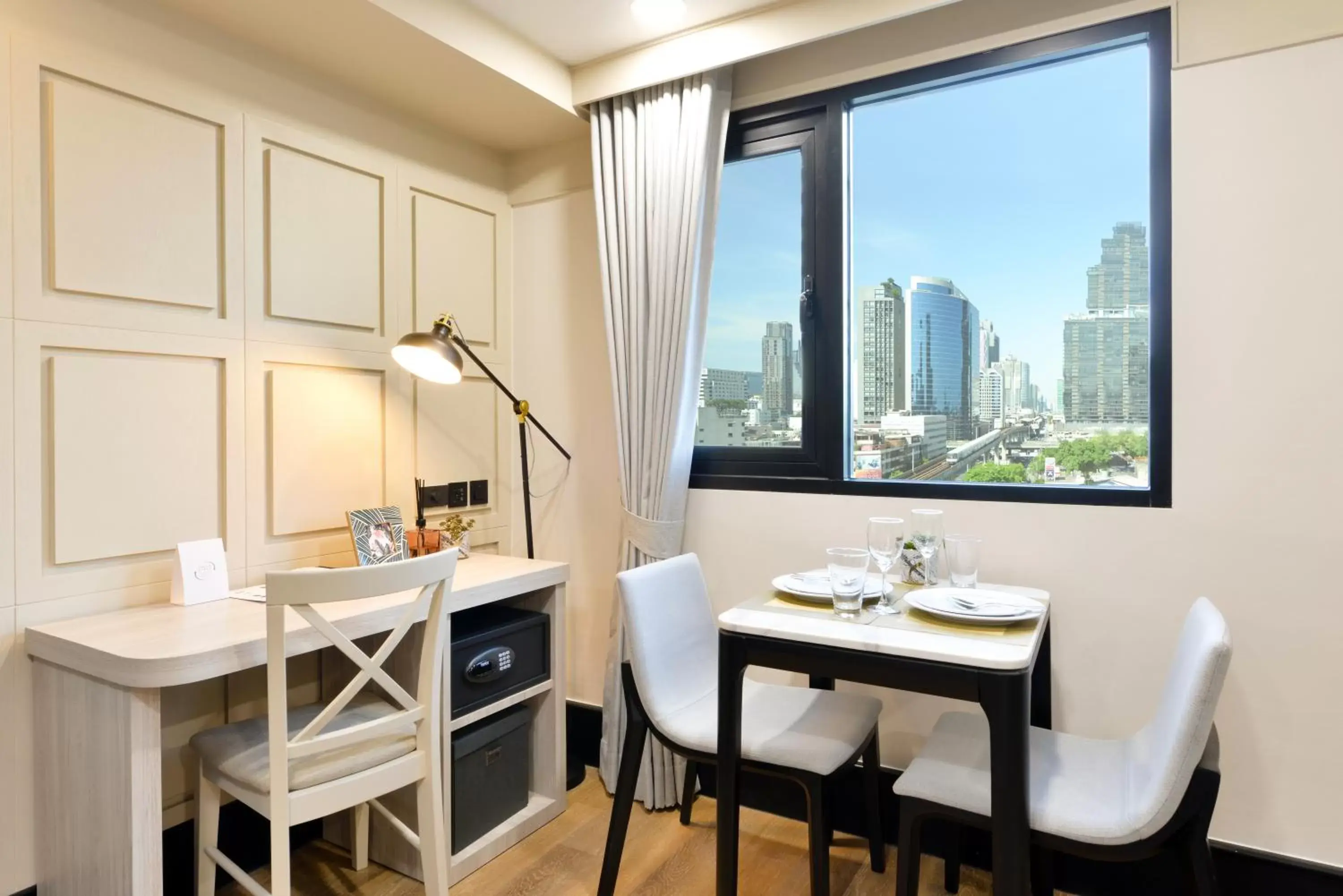 View (from property/room), Dining Area in Oakwood Hotel & Residence Bangkok SHA Plus Certified
