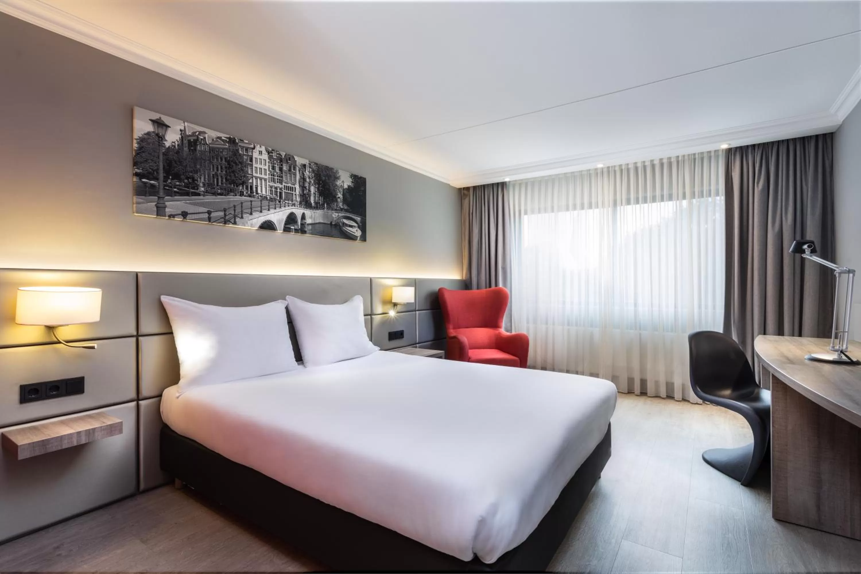 Bedroom, Bed in Ramada by Wyndham Amsterdam Airport Schiphol