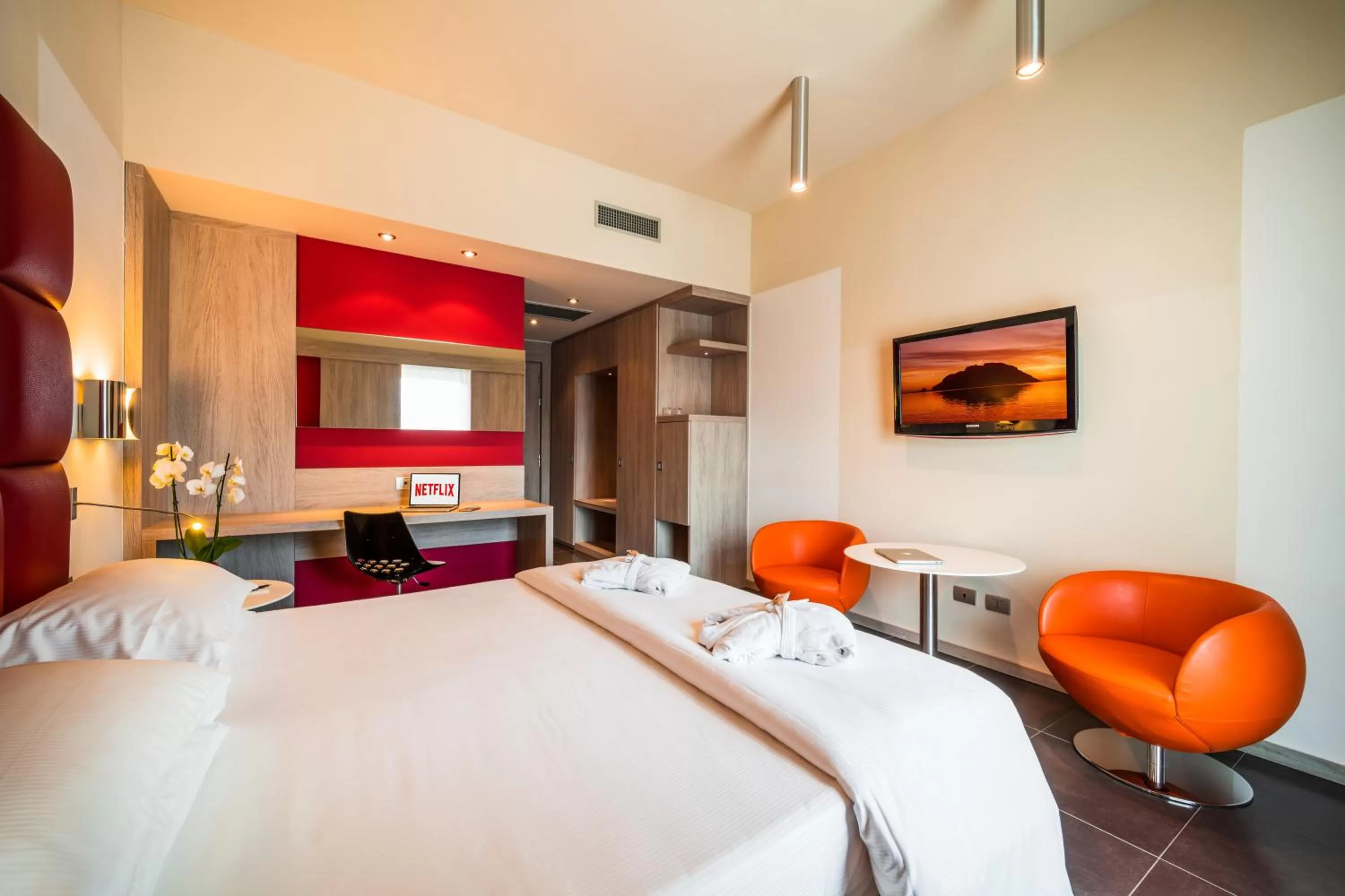 Photo of the whole room, Bed in Jazz Hotel