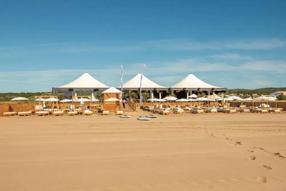 Beach in Château L'Hospitalet Wine Resort Beach & Spa