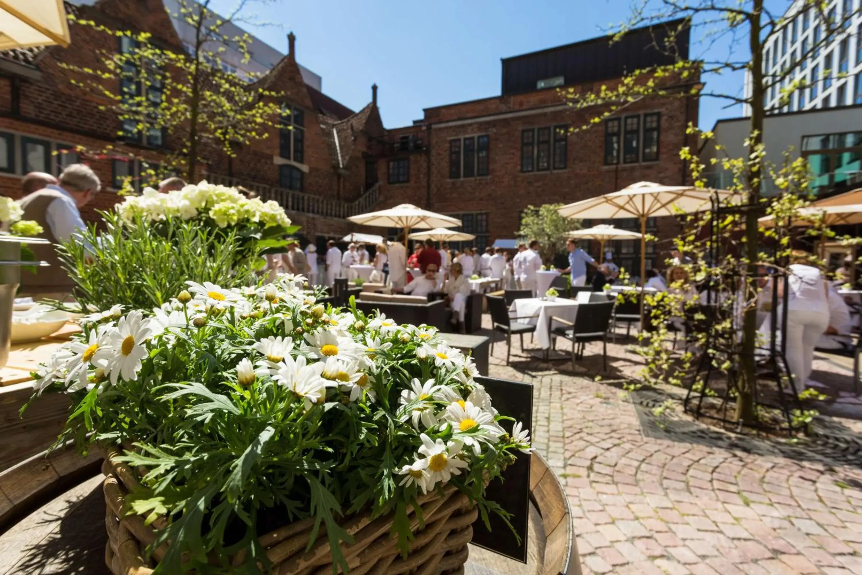 Restaurant/places to eat, Property Building in Atlantic Grand Hotel Bremen