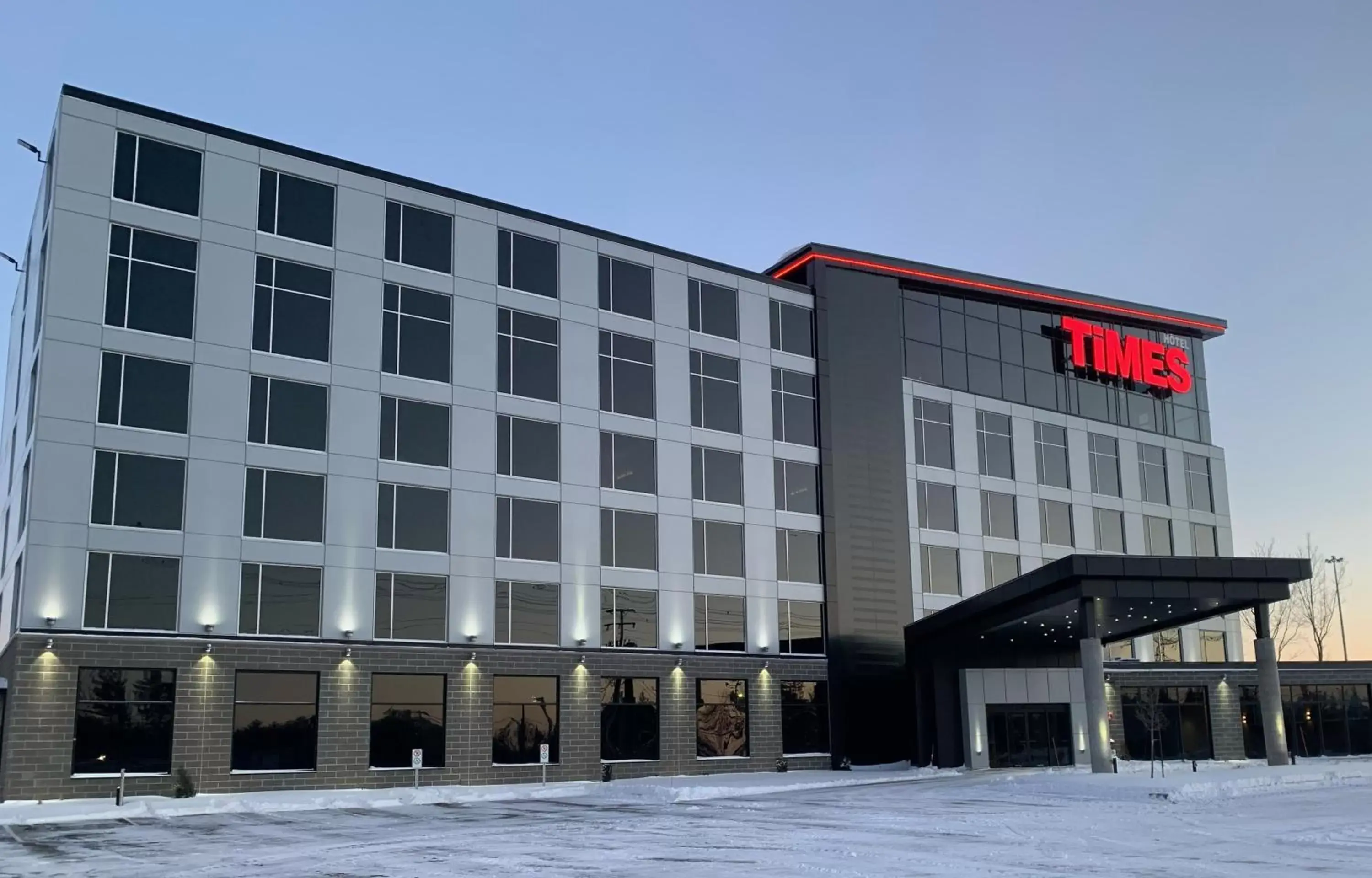 Property building in Grand Hotel TiMES Blainville-Mirabel Property building in Grand Hotel TiMES Blainville-Mirabel