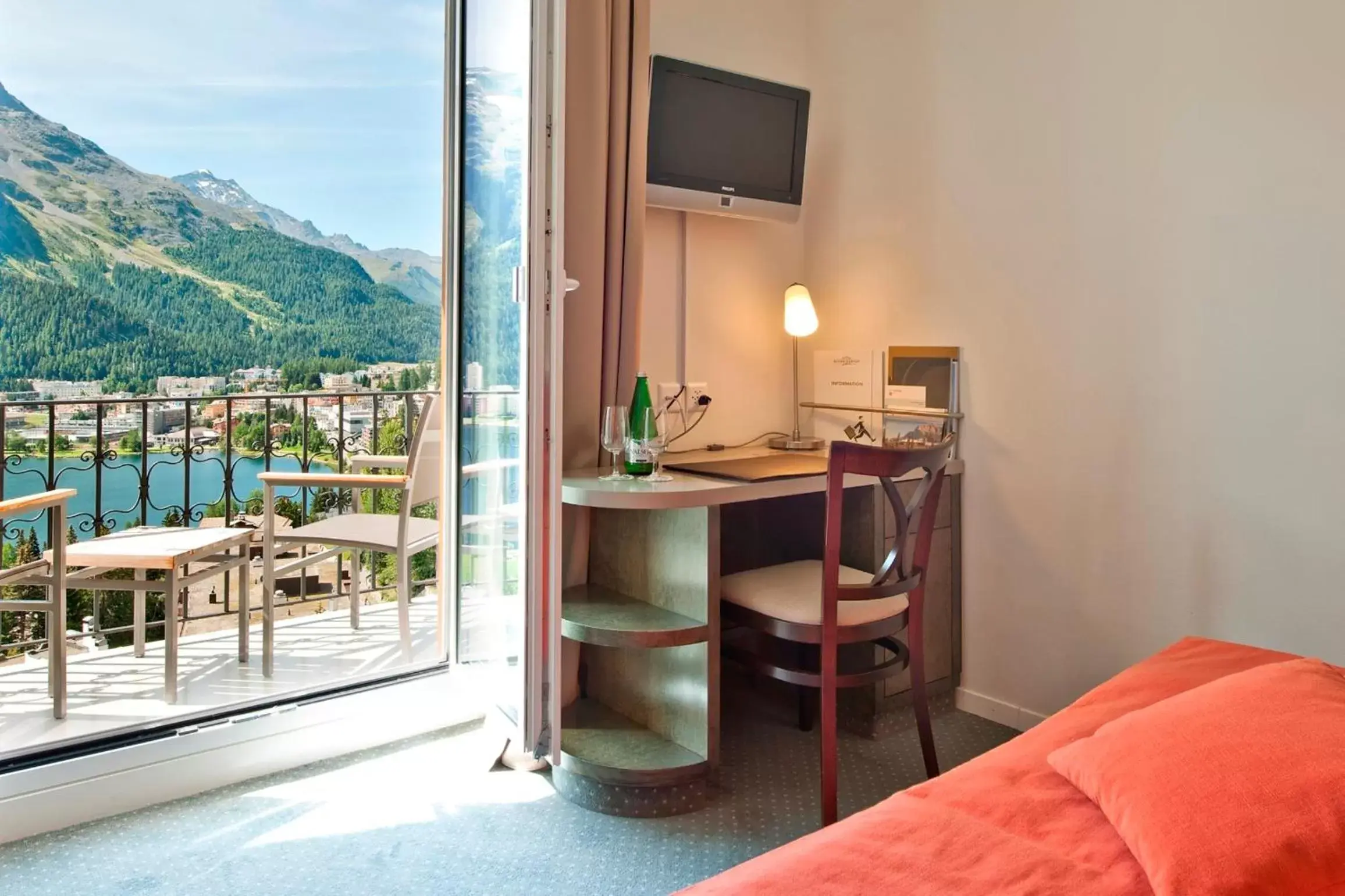 Balcony/Terrace, TV/Entertainment Center in Hotel Schweizerhof St. Moritz