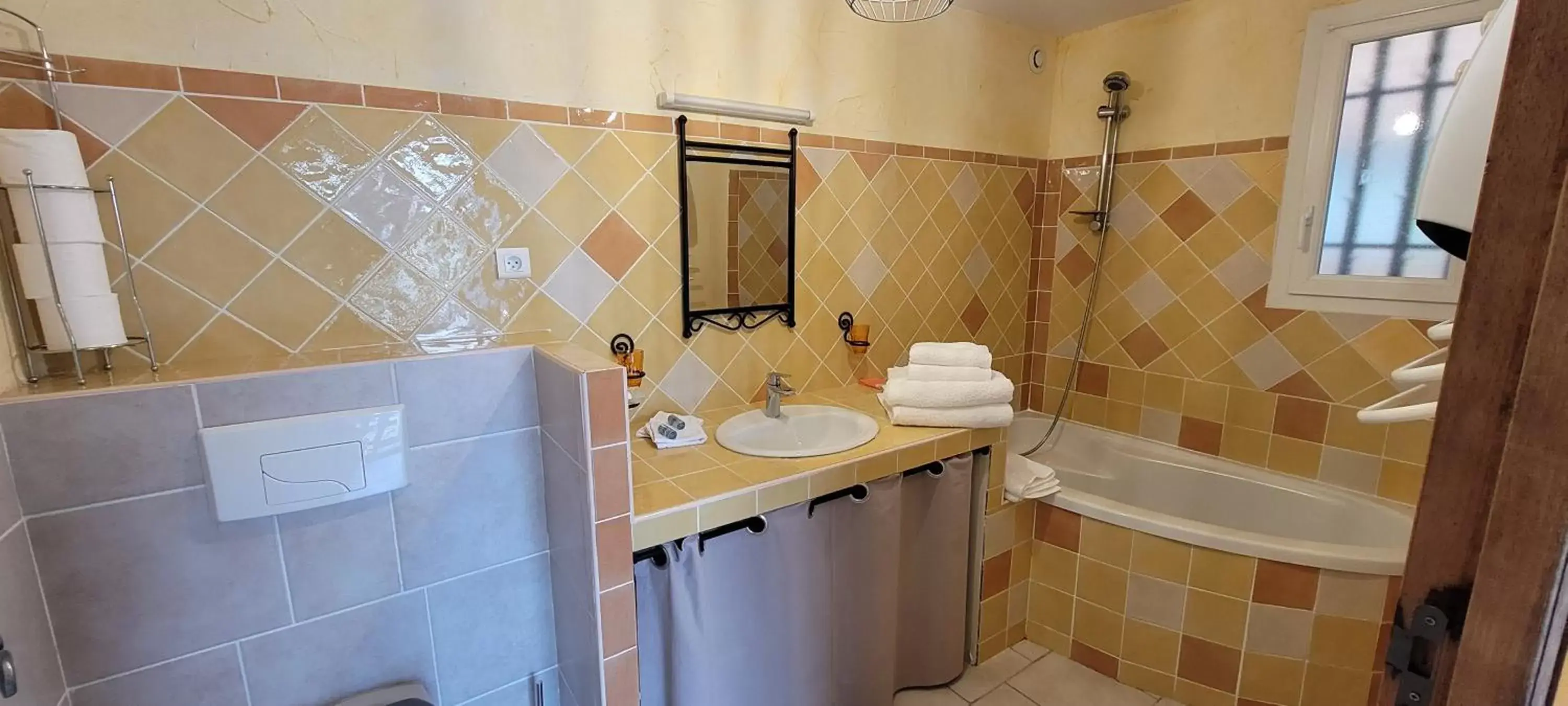 Bathroom in Le Jas de Volonne