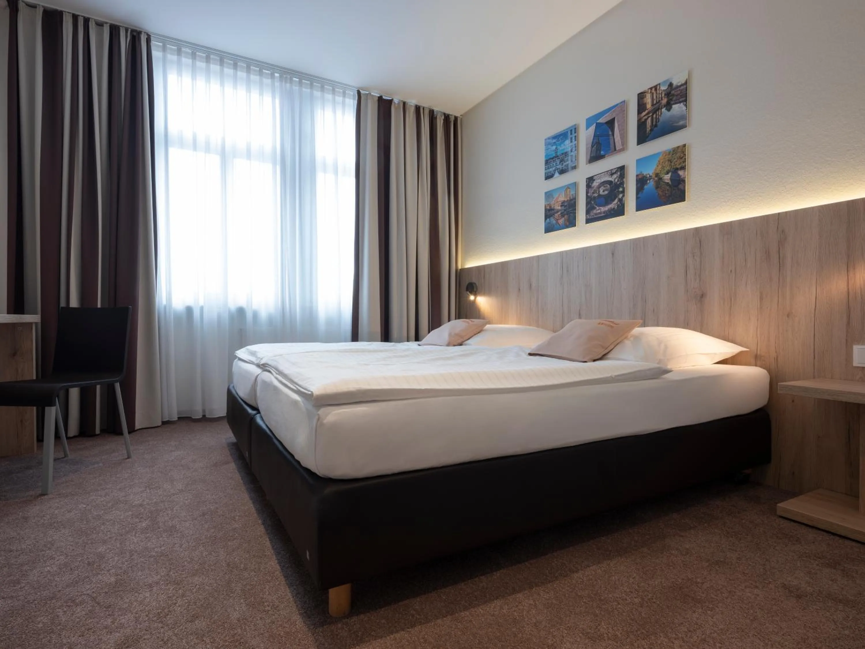 Photo of the whole room, Bed in Hotel VICTORIA Nürnberg