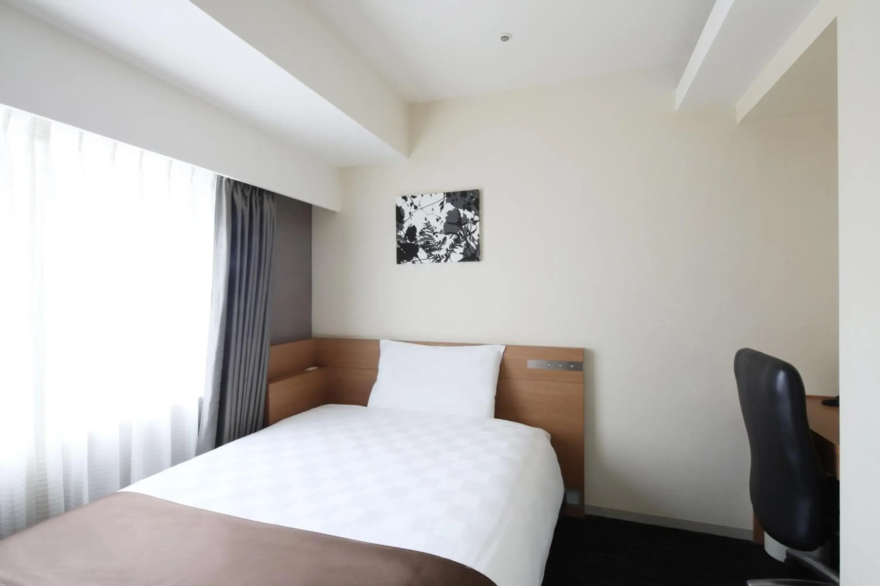 Photo of the whole room, Bed in Hiroshima Tokyu Rei Hotel