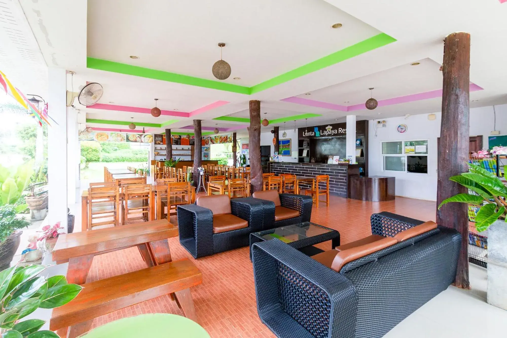 Restaurant/places to eat, Lobby/Reception in Lanta Lapaya Resort