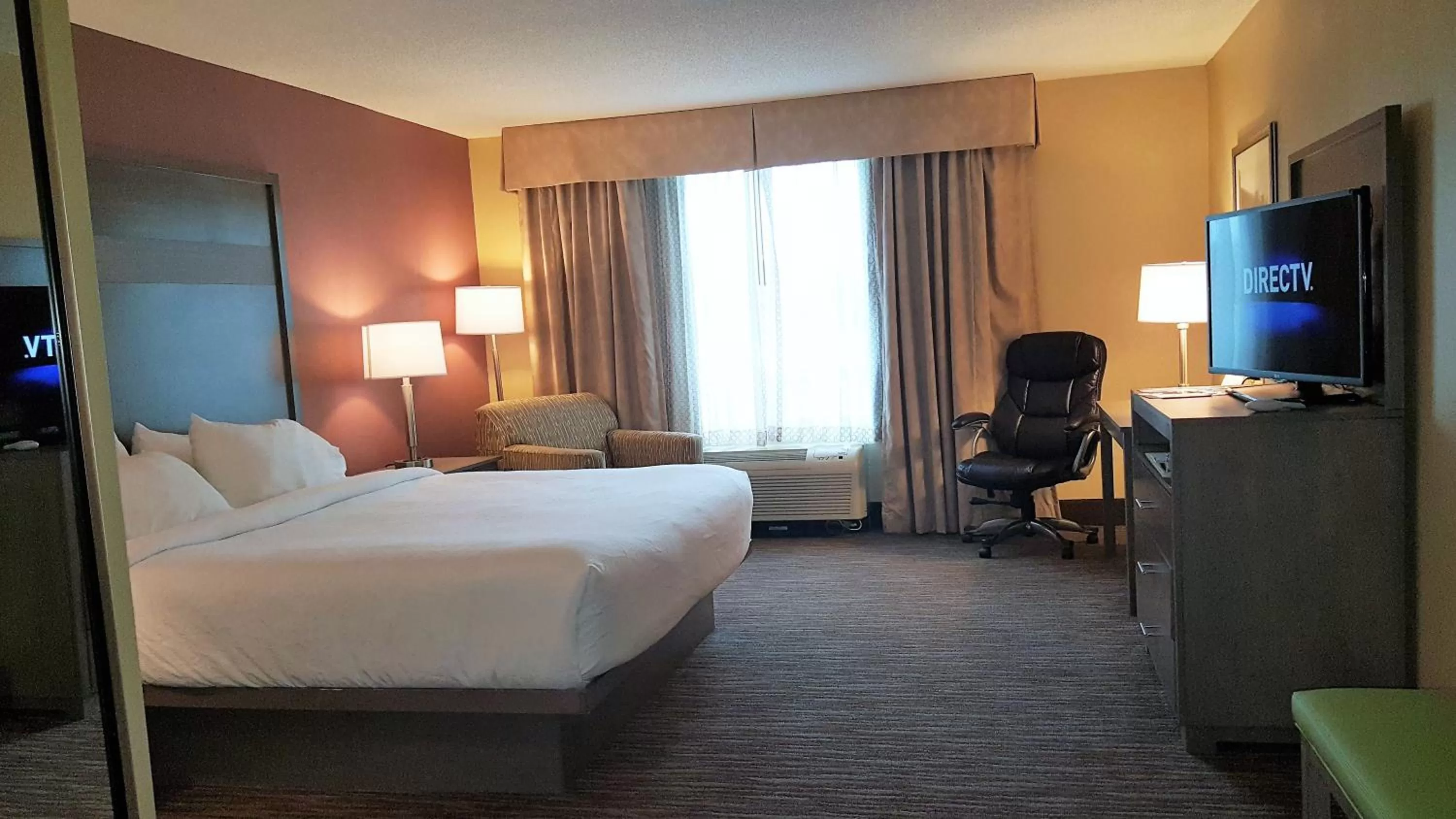 Photo of the whole room, Bed in Holiday Inn Santee by IHG